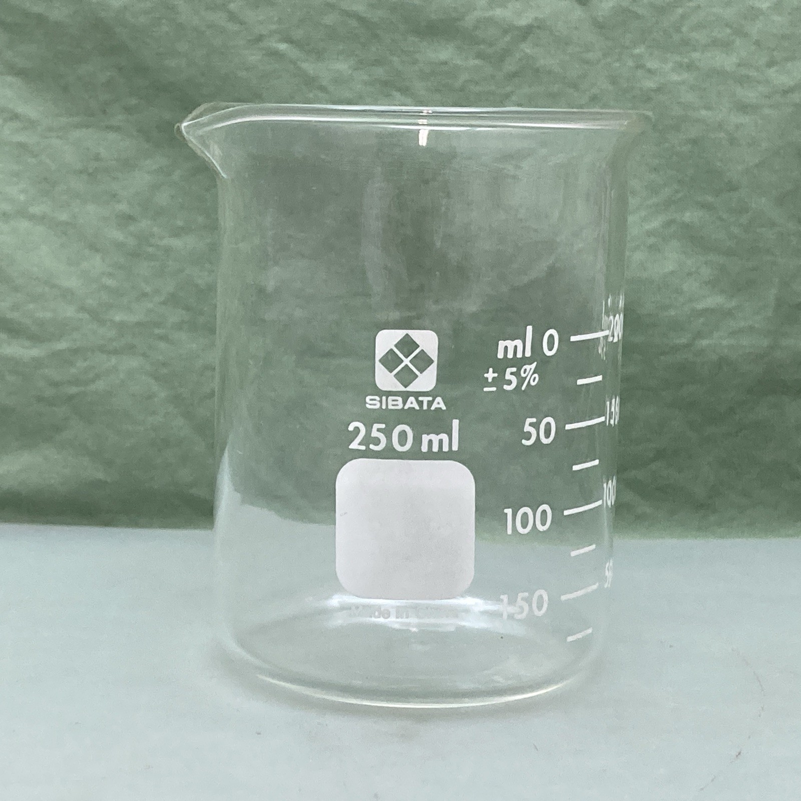 ONE NEW SIBATA 250mL GRADUATED GRIFFIN