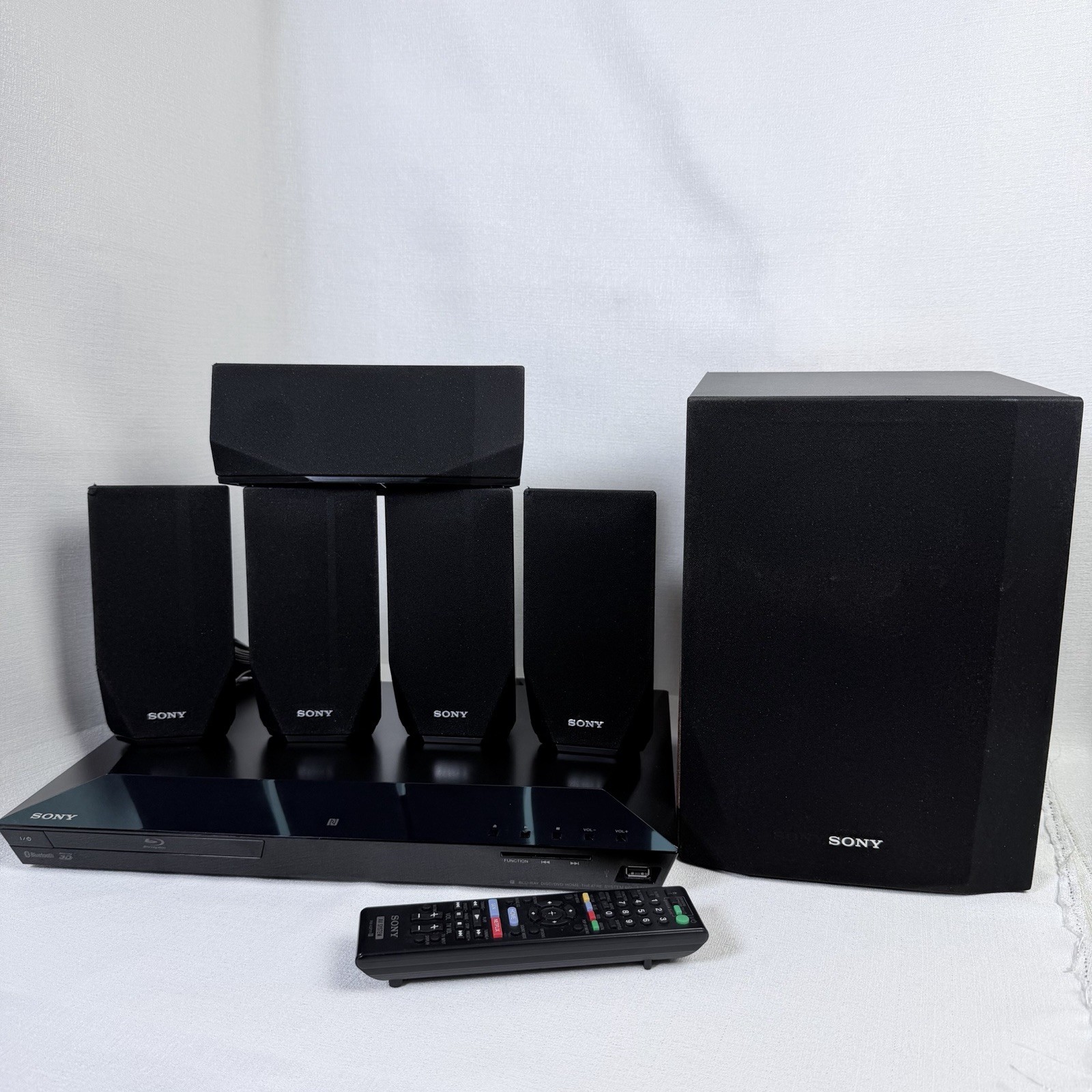 Sony 3D BDV-E2100 Blu-Ray 5.1 Ch Home Theater System with Speakers + Subwoofer