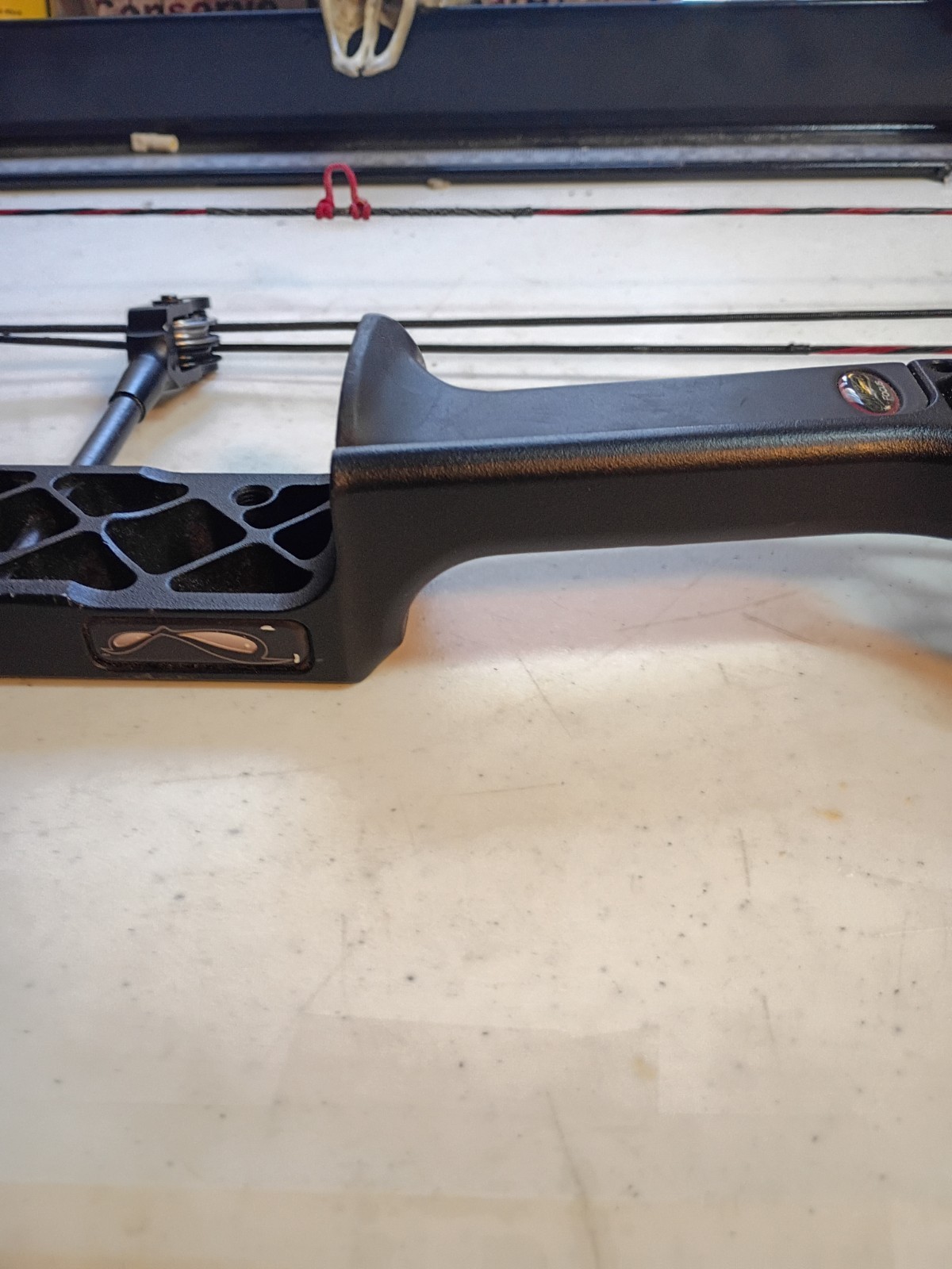 Mathews Chill R Right Hand Compound Bow Black 30" Draw 70lb
