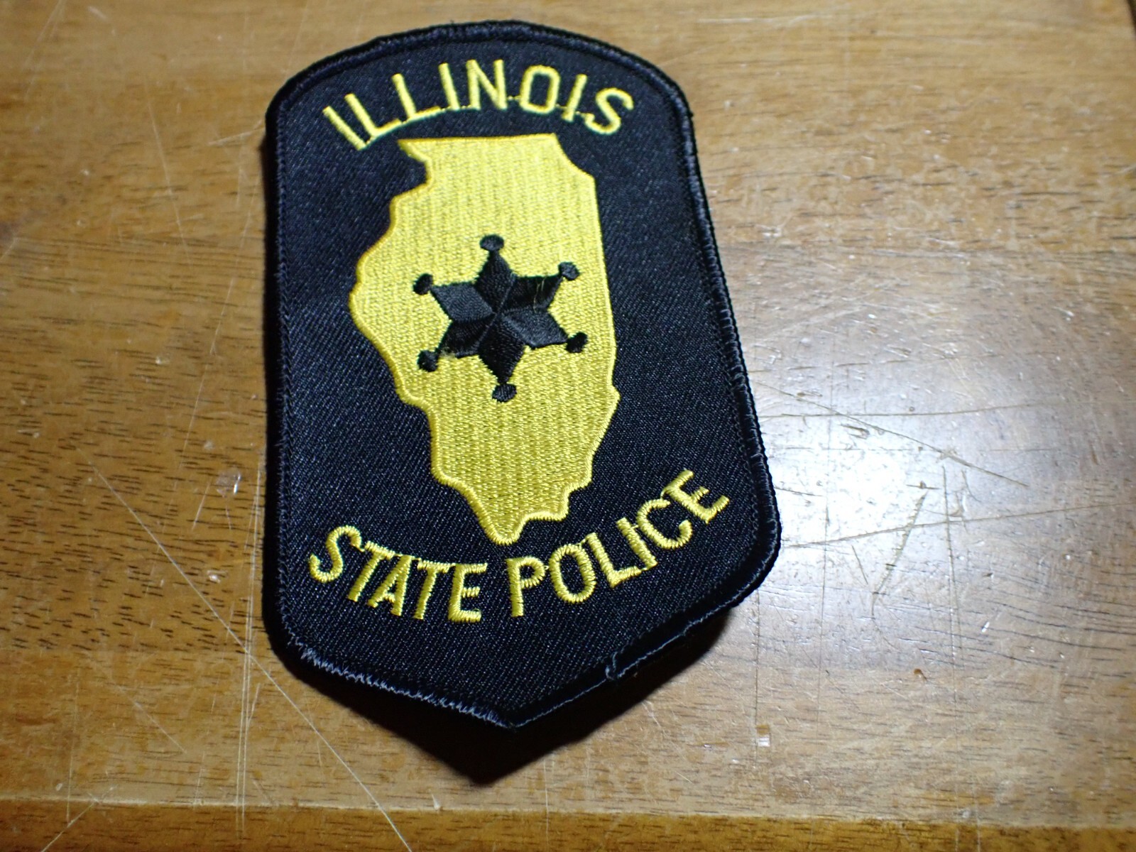 ILLINOIS STATE POLICE  COLLECTIBLE  OBSOLETE  SHOULDER PATCH BX G#28