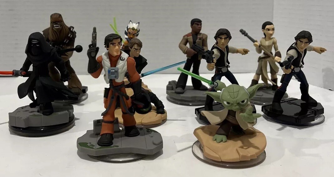Disney Infinity Lot Star Wars and Marvel.2.0 And 3.0 XBOX
