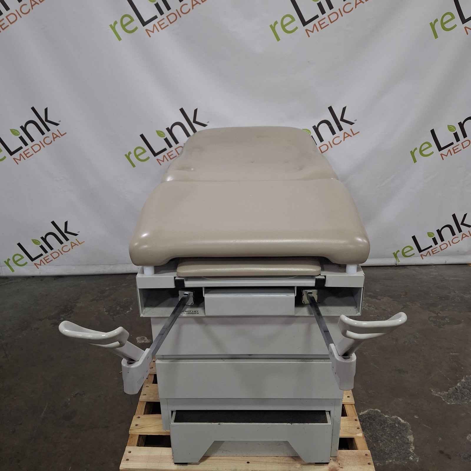 UMF Medical 5140 Exam Table