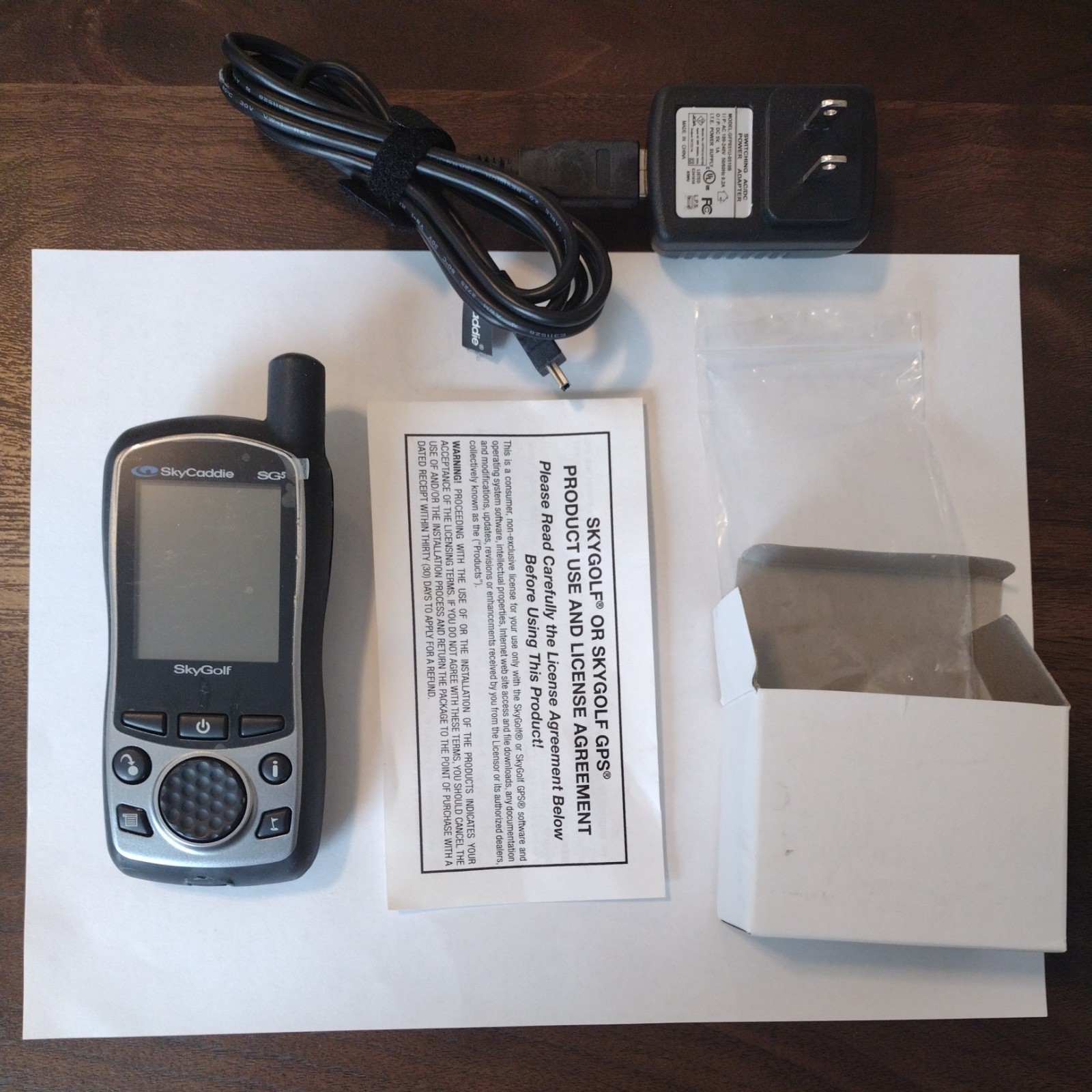 Sky Caddie SG5 Handheld GPS SkyGolf Rangefinder W/ Case, Manual & Cords