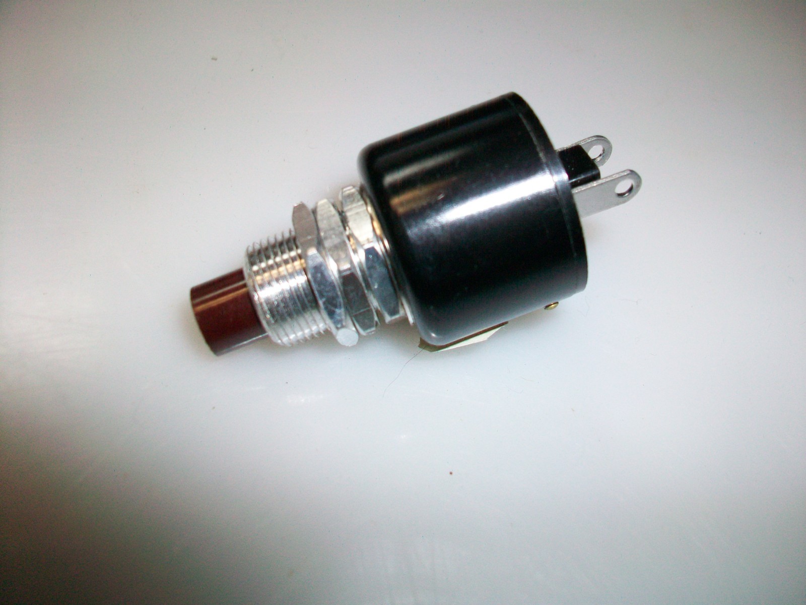 GRAYHILL RED PUSH BUTTON SWITCH   P/N 2201NO  5930-00-139-5729