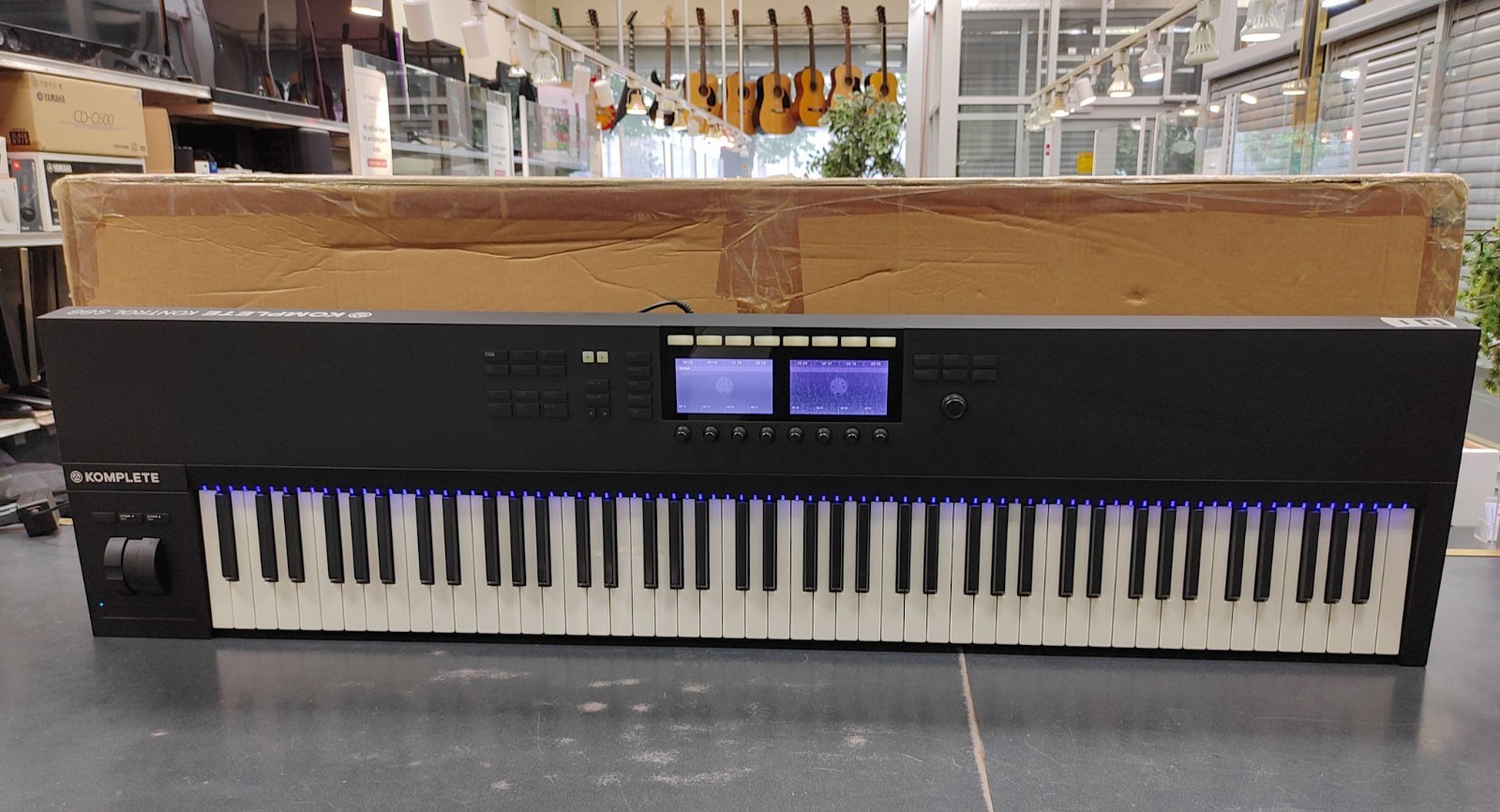 Native Instruments Komplete Kontrol S88 MK2 88-Key Weighted MIDI Controller