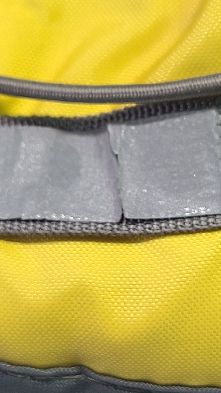 Camelbak Classic 2L / 70 Oz Hydration Pack Backpack Yellow & Grey with Bladder