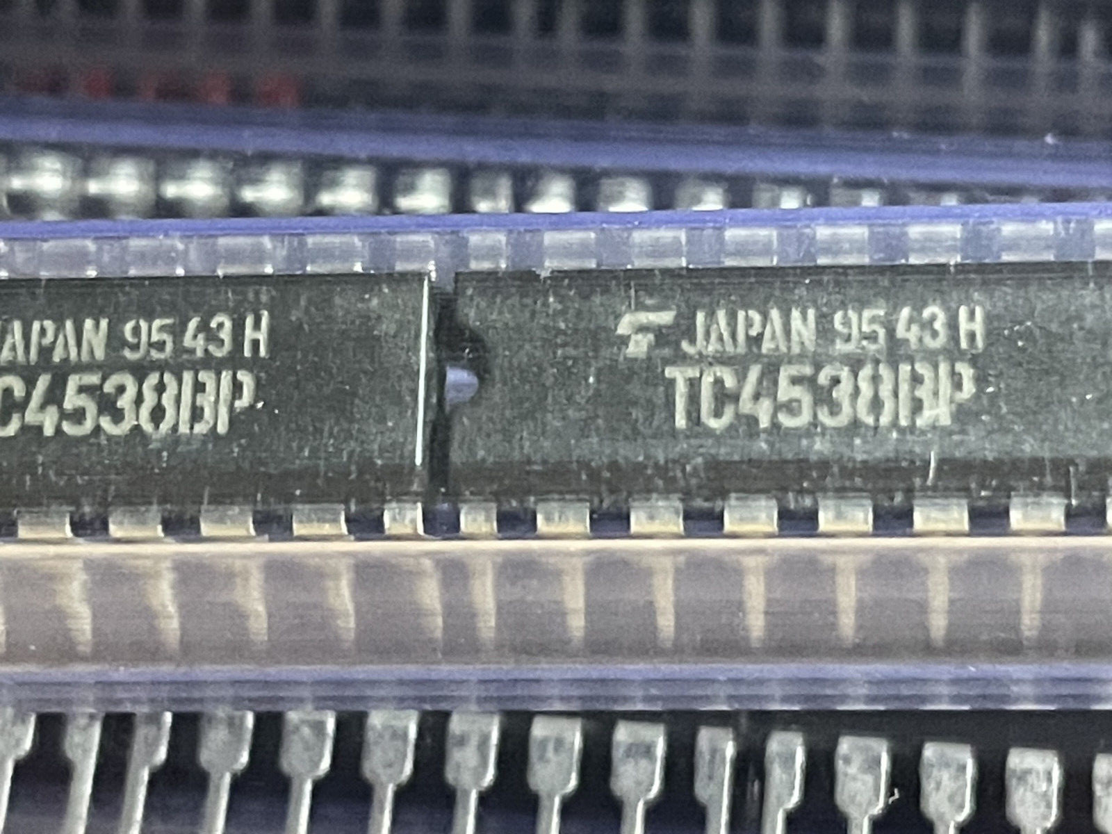 A lot of 10, 25,50 or 100 of a Toshiba TC4538BP Dual Monostable multivibrators