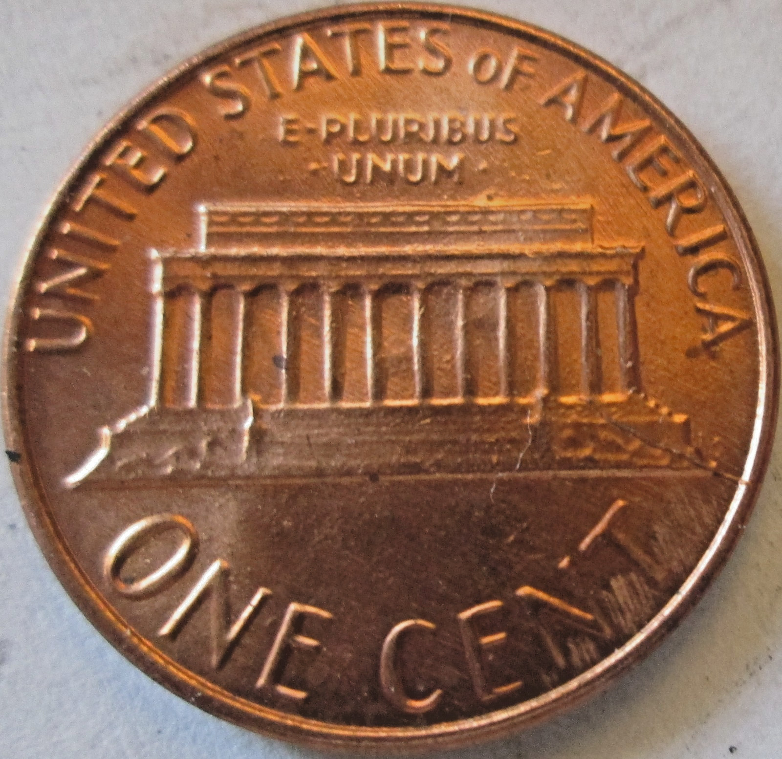 1983-P MEMORIAL CENT, REVERSE DIE CRACK ERROR RIGHT RIM THRU STEPS MS-RED, CIRC.