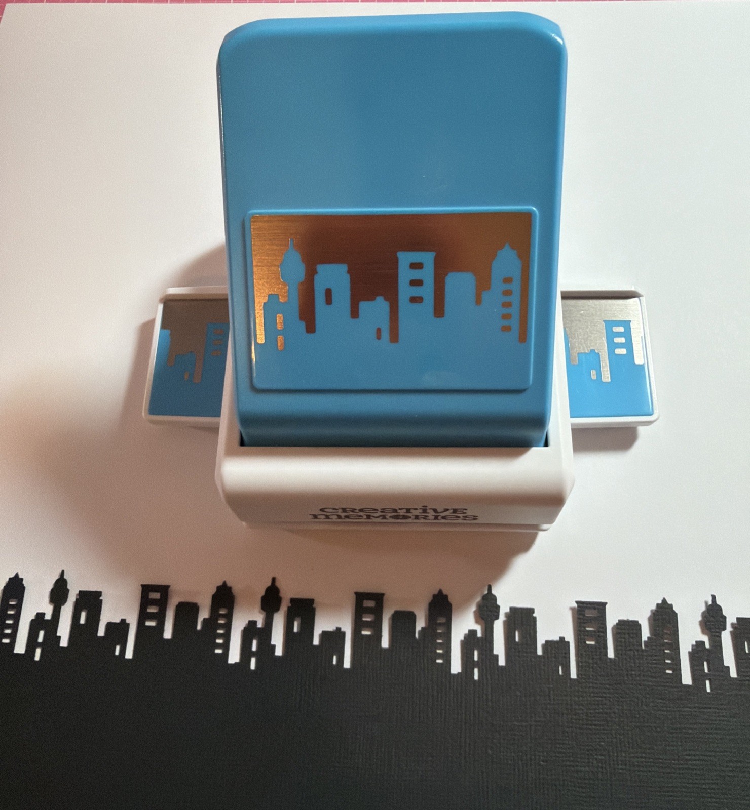 Creative Memories CITYSCAPE Decorative Border Punch - MINT No Box!