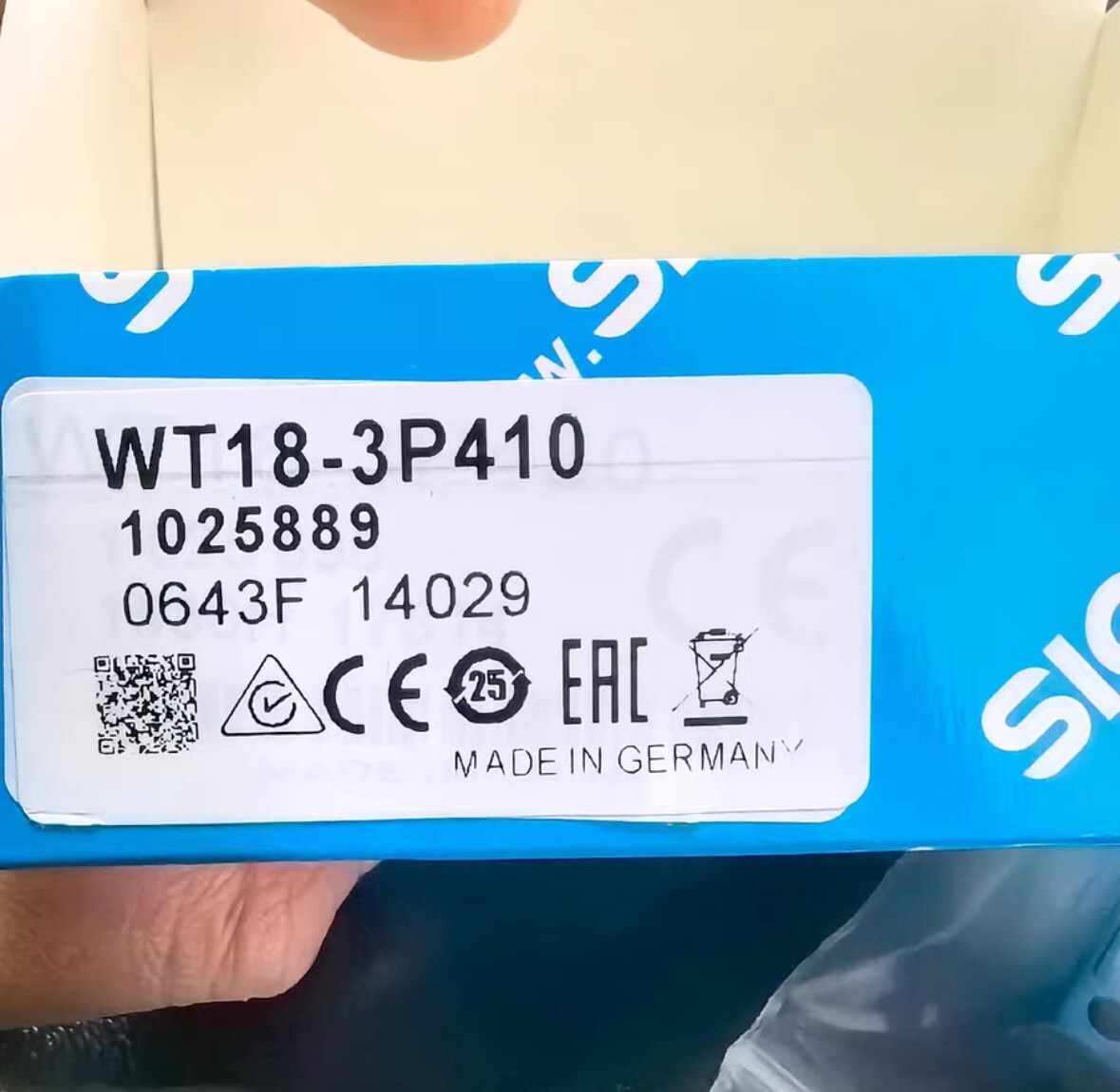 New SICK WT18-3P410 WT183P410 1025889 Photo-electric Proximity Sensor Fast ship