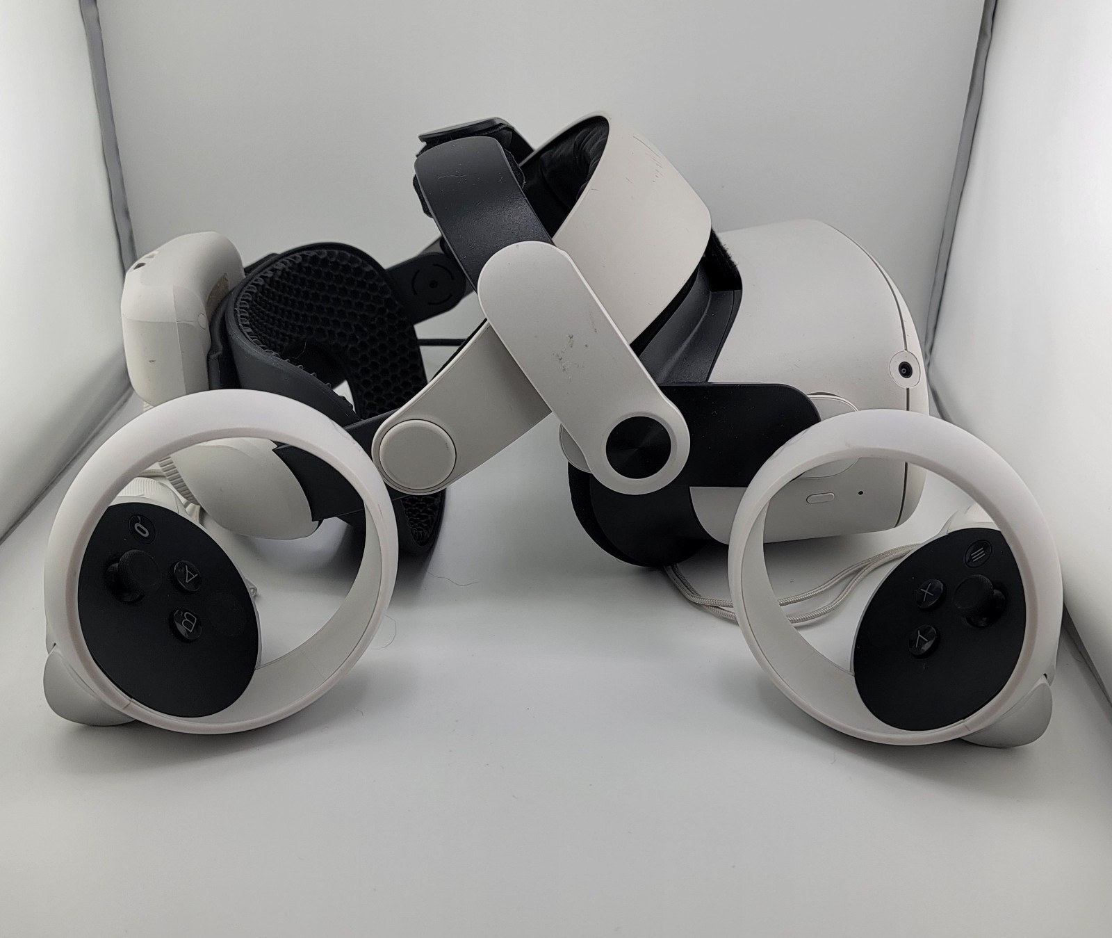 Meta Quest 2 Virtual Reality Headset 128GB White - No Power Adapter
