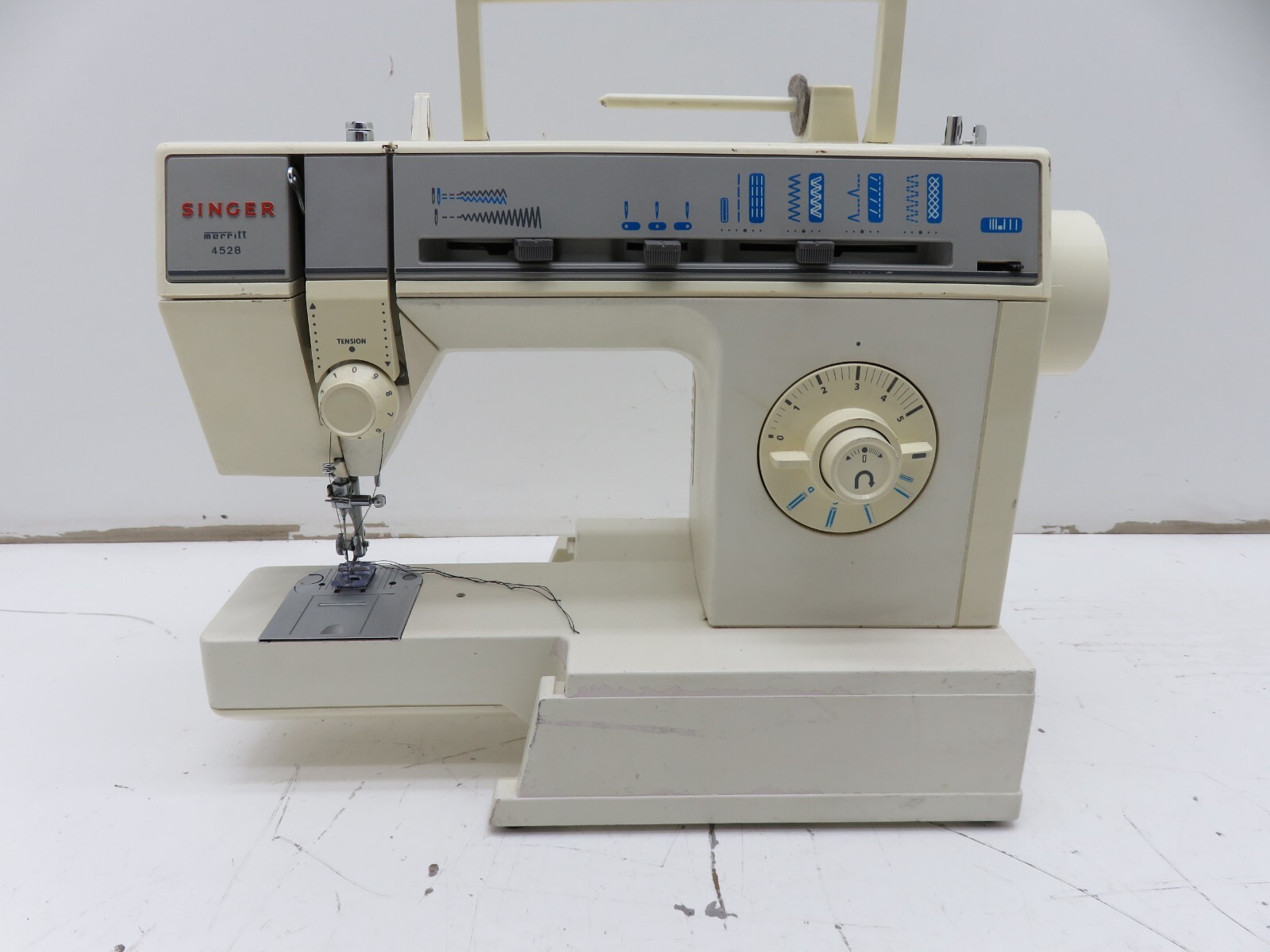 SINGER Merritt 4528 Sewing Machine - Untested As-is