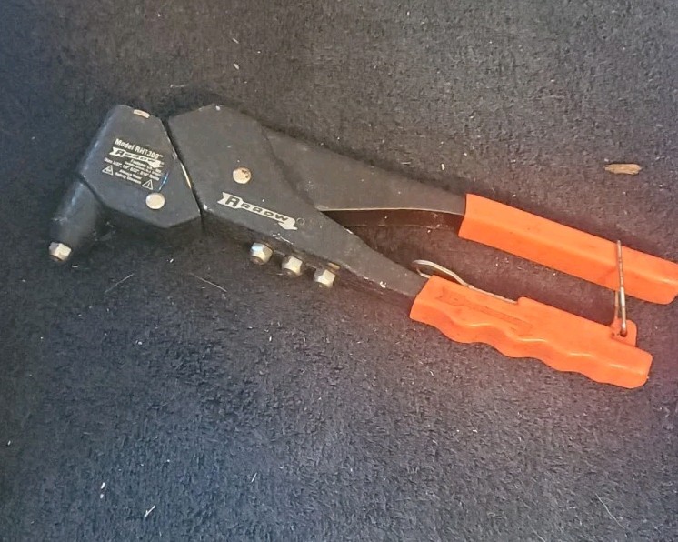 Arrow RHT300 Professional Swivel Head Rivet Gun Fastener Tool