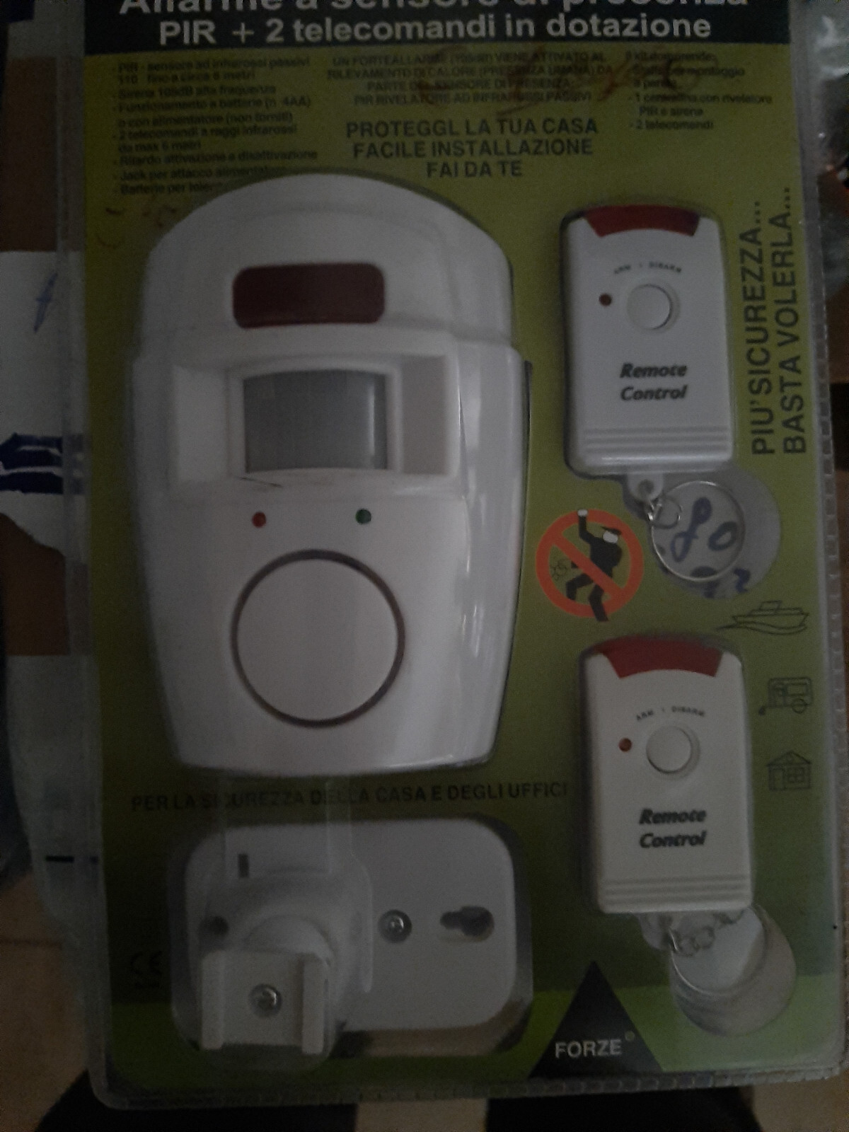ANTI-THEFT 2 REMOTE CONTROLS INFRARED MOTION SENSOR SIREN 105DB BATTERY AA