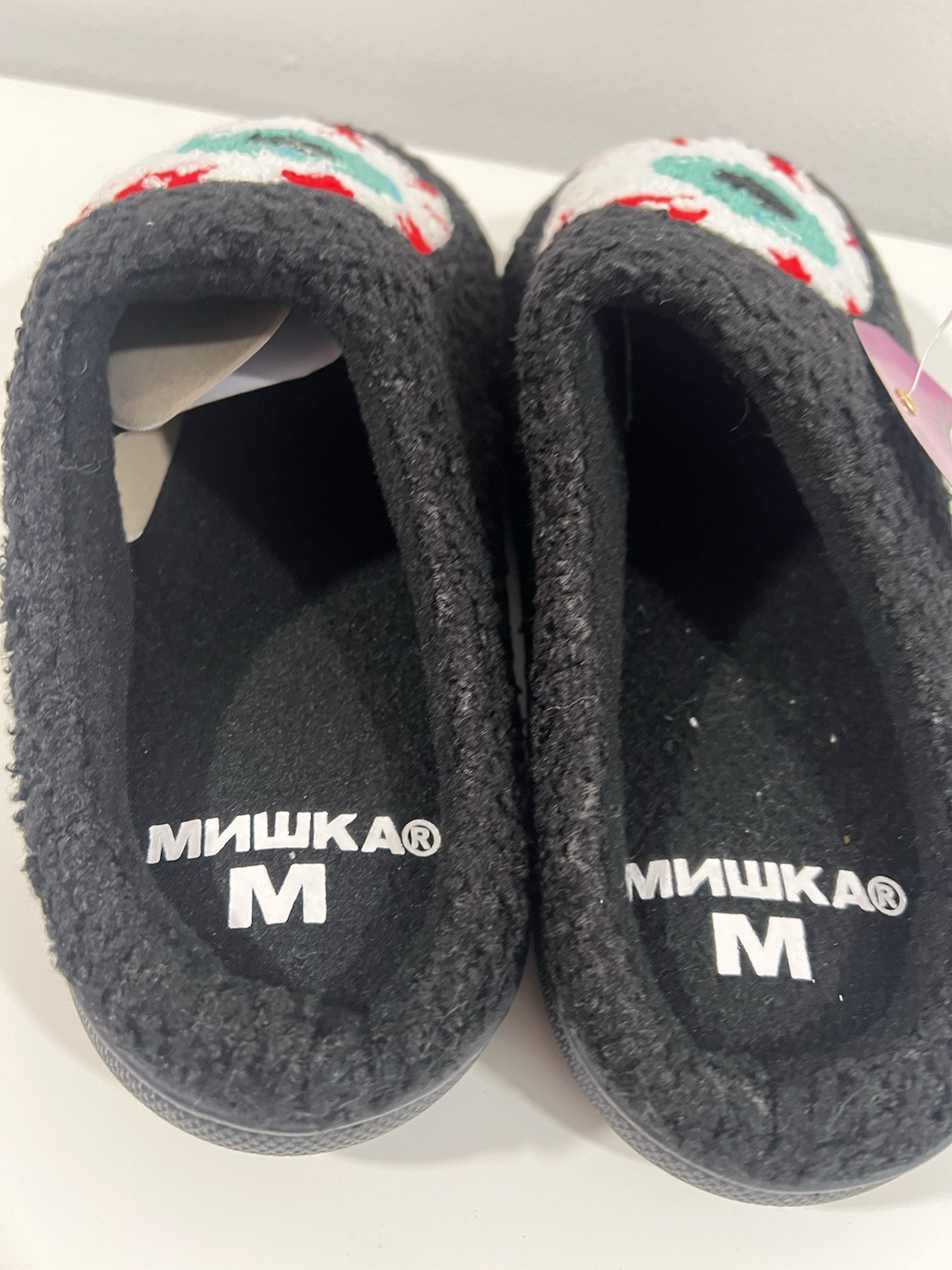 Mnwka Slippers Size Medium