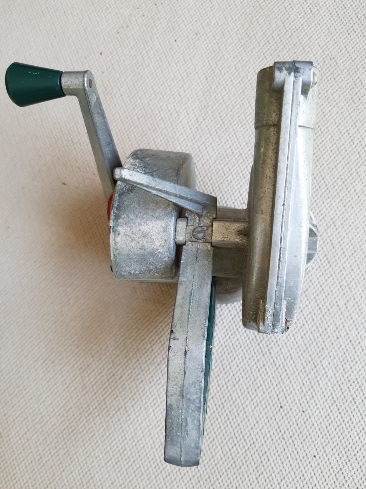 Vintage SCOTTS ZEPHYR Crank Duster Seeder