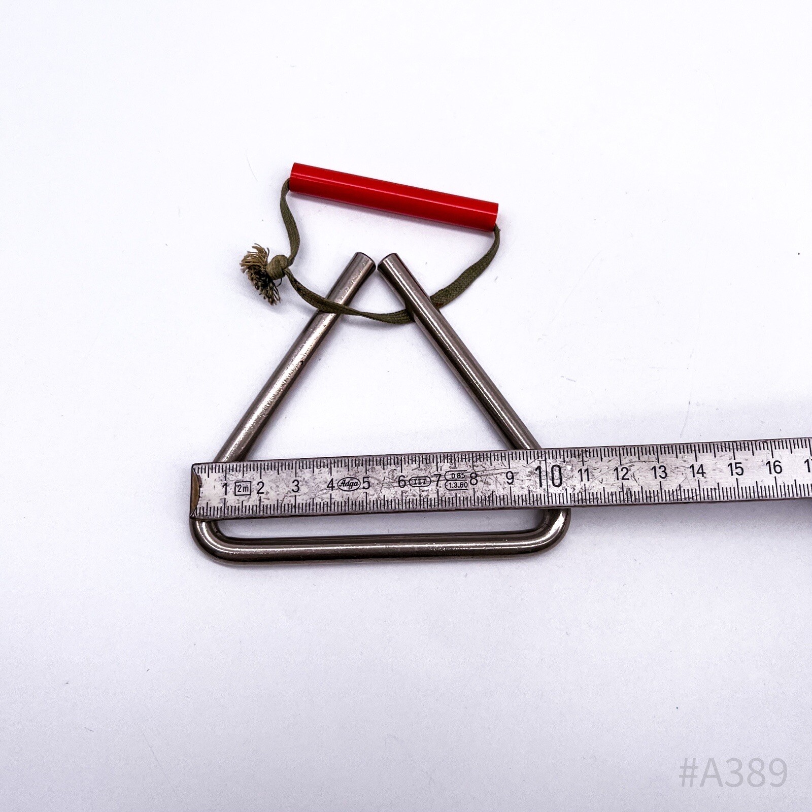 Triangle with Metal Loop, without Mallets (10.5 x 9.5 cm)
