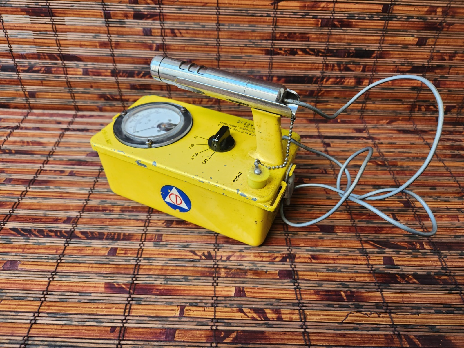 Vintage LIONEL Civil Defense Geiger Counter, OCDM Item No. CDV-700, Model No. 6b