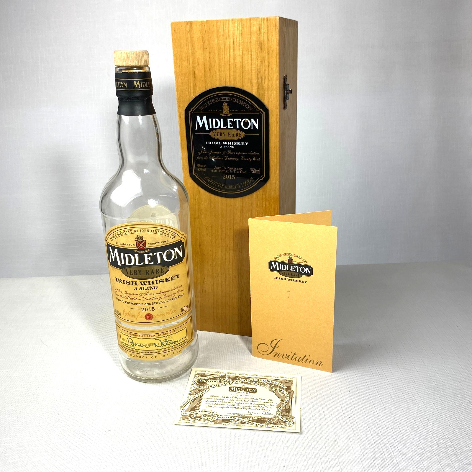 Midleton Very Rare Irish Whiskey 2015 Edition! Bottle + Wood Box + Invite + COA