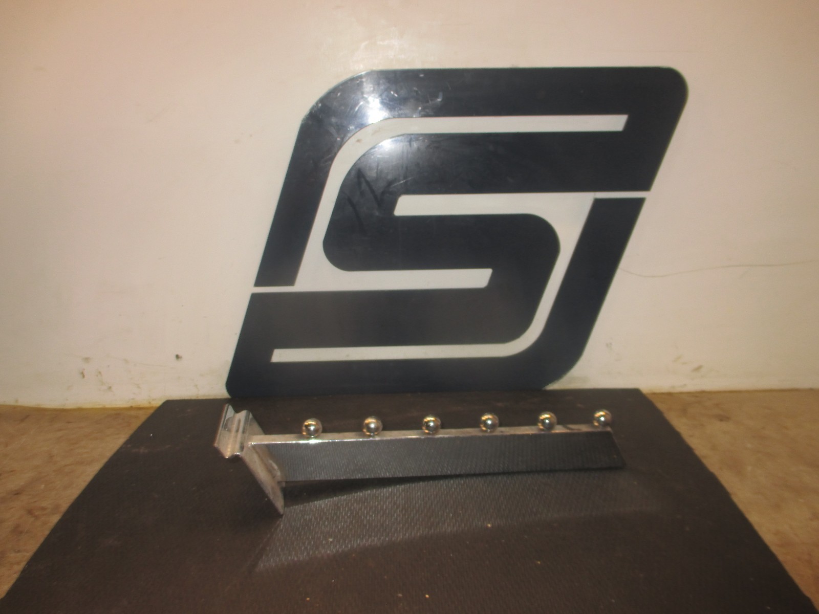 Set Of 5 Chrome Slat Wall 6 Ball Store Display Mount Bracket