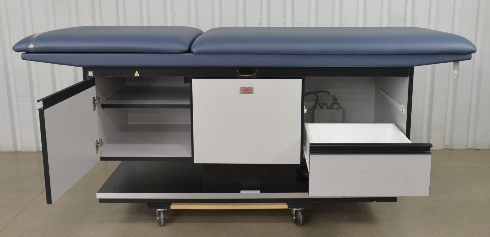 Hausmann Industries 4746 Powermatic 27"x76" Treatment Table