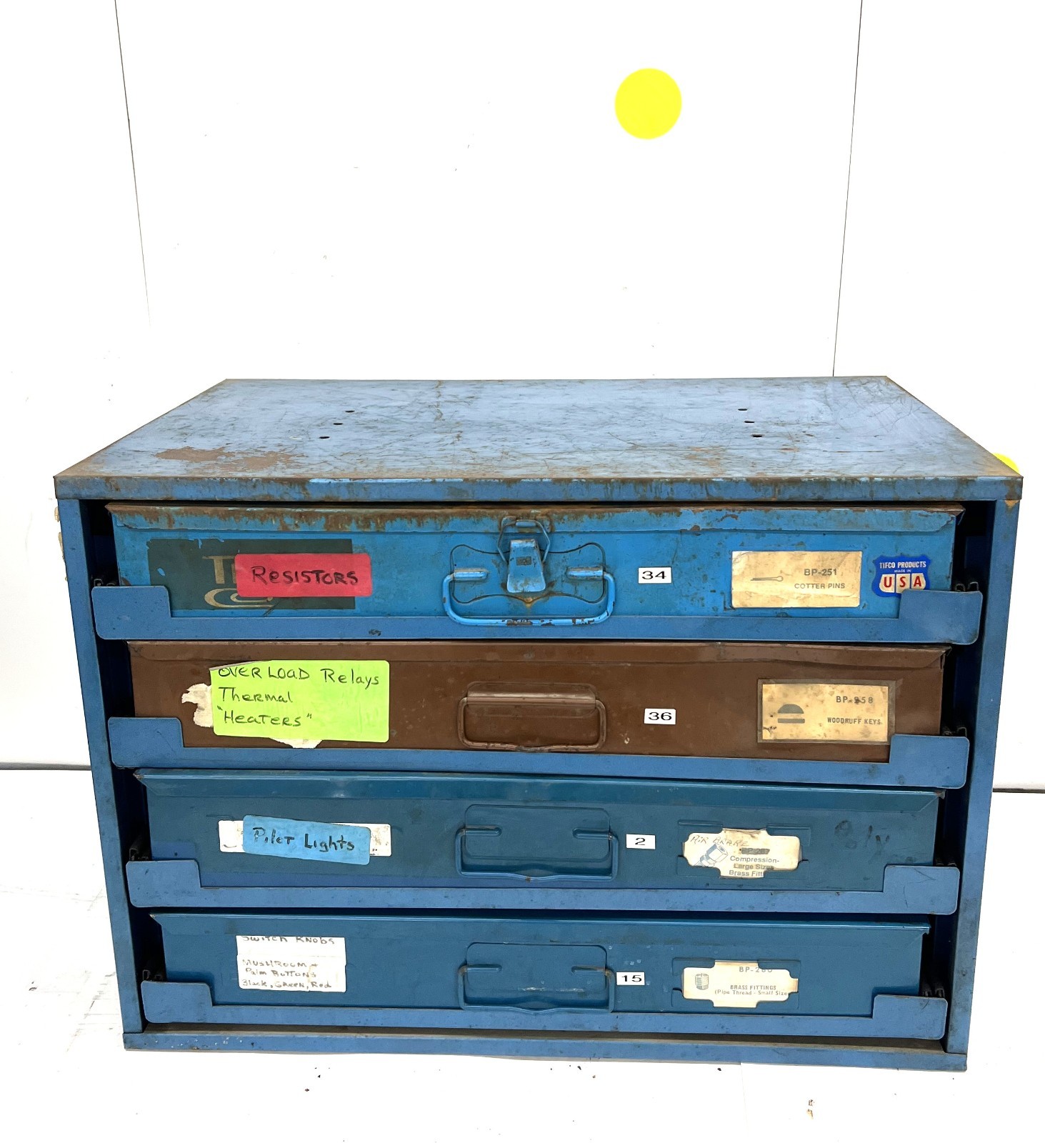 BOWMAN INDUSTRIAL STORAGE CABINET OAD LENGTH 20-1/4" WIDTH 12-1/2" HEIGHT 14-3/4