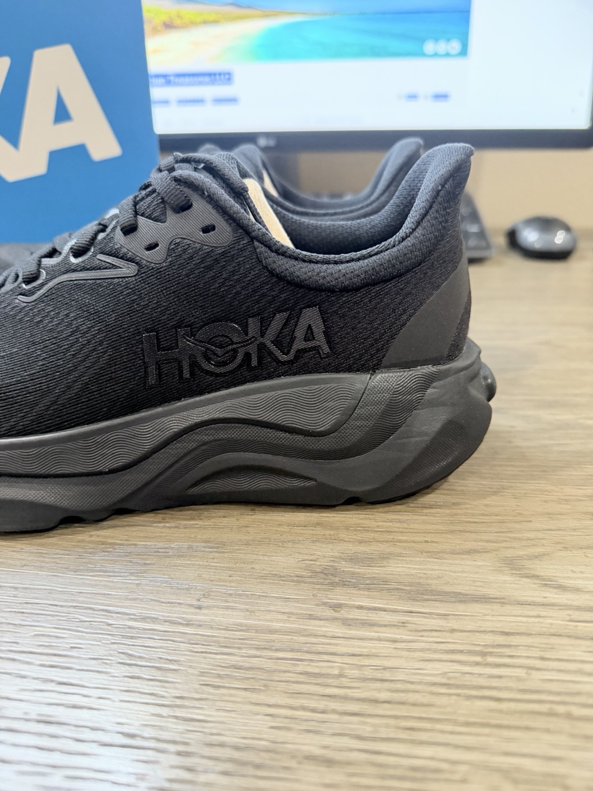 Hoka one one Arahi 8 black wide Womens Size 8.5D New With Box 🔥