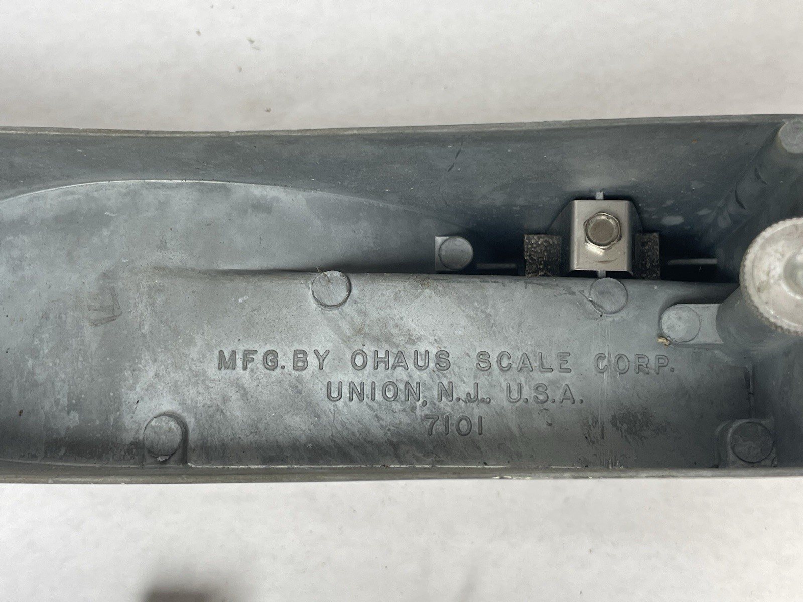 LYMAN “D5” PRECISION RELOADING POWDER SCALE - BEAM STYLE SCALE - MADE BY OHAUS