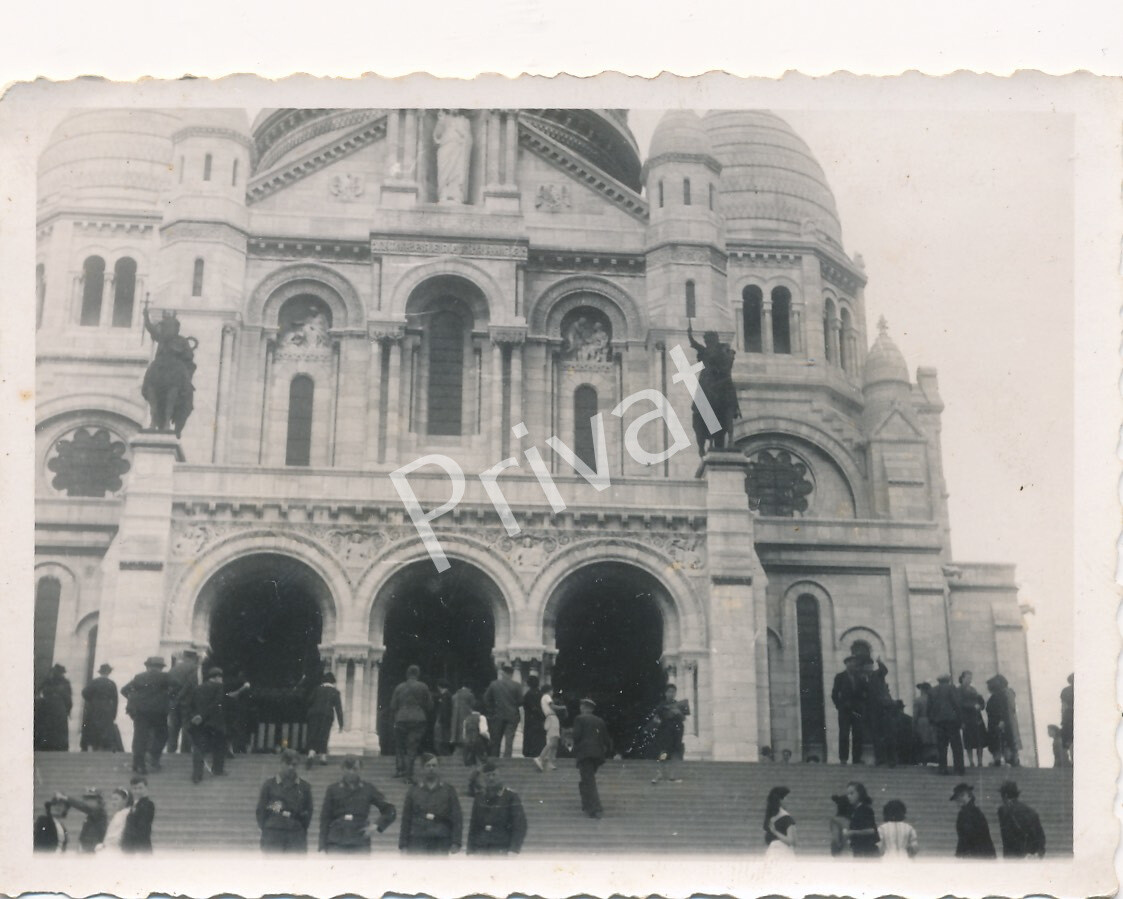 Photo WW II Wehrmacht Soldiers Sacré-Coeur de Montmartre France K1.10