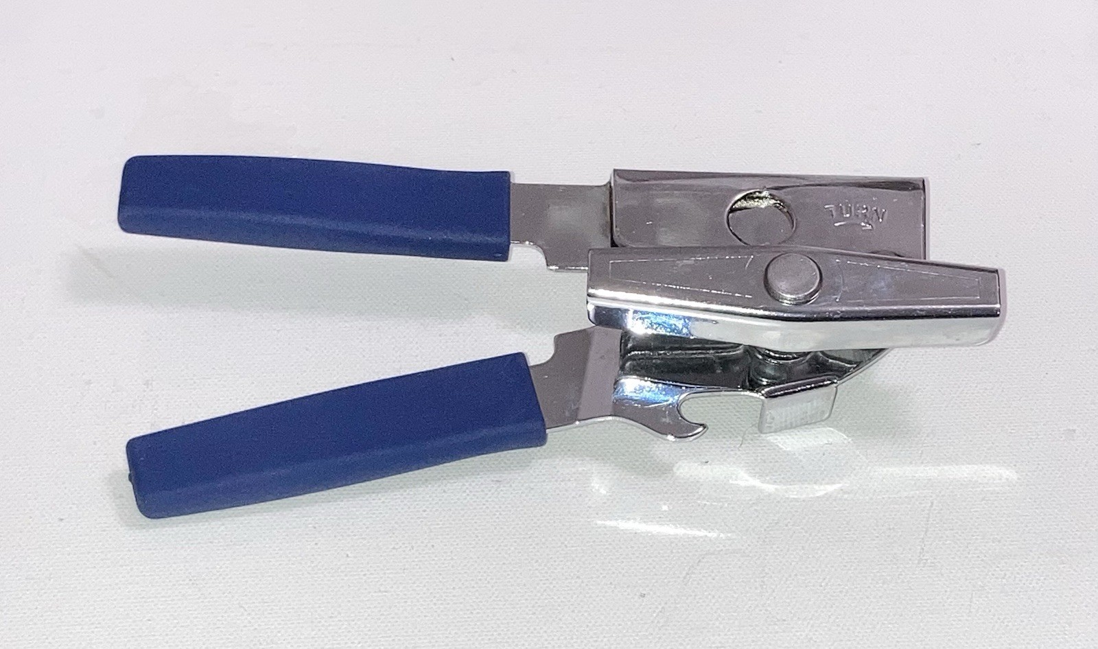 Winco Stainless Steel Twist & Out Manual Can Opener – Blue Handles