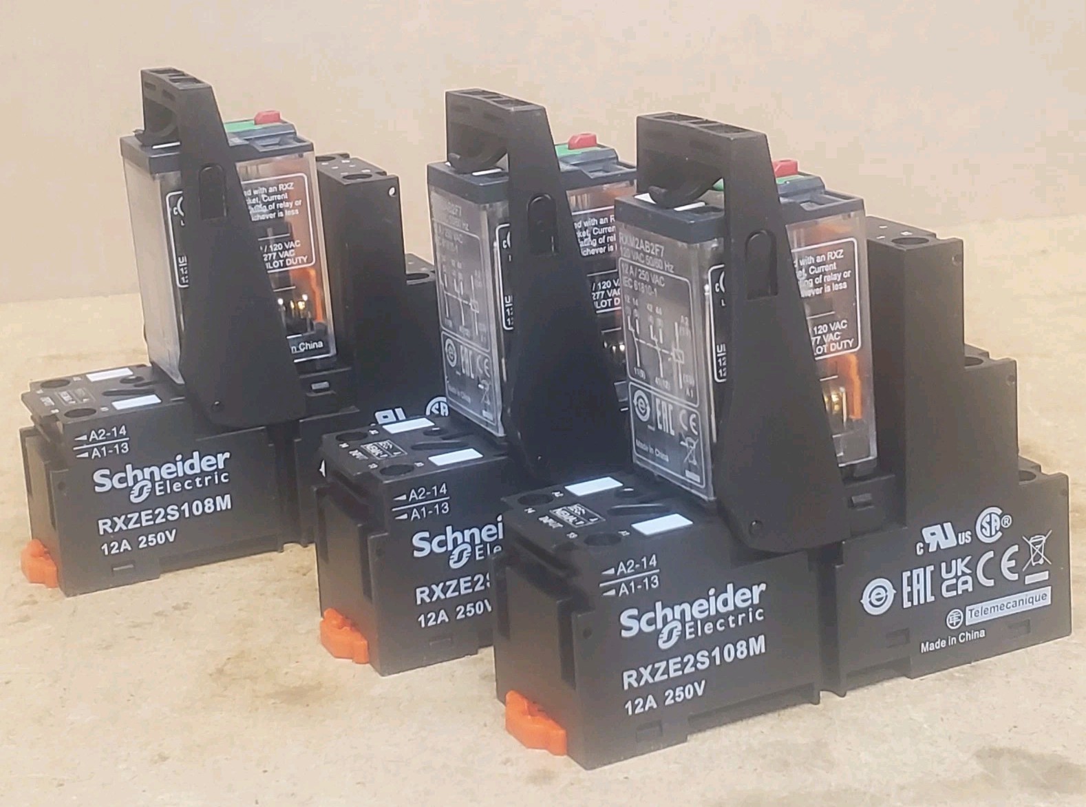 RXM2AB2F7  Schneider Ice Cube Relay With RXZE2S108M Relay Socket. Lot Of 3
