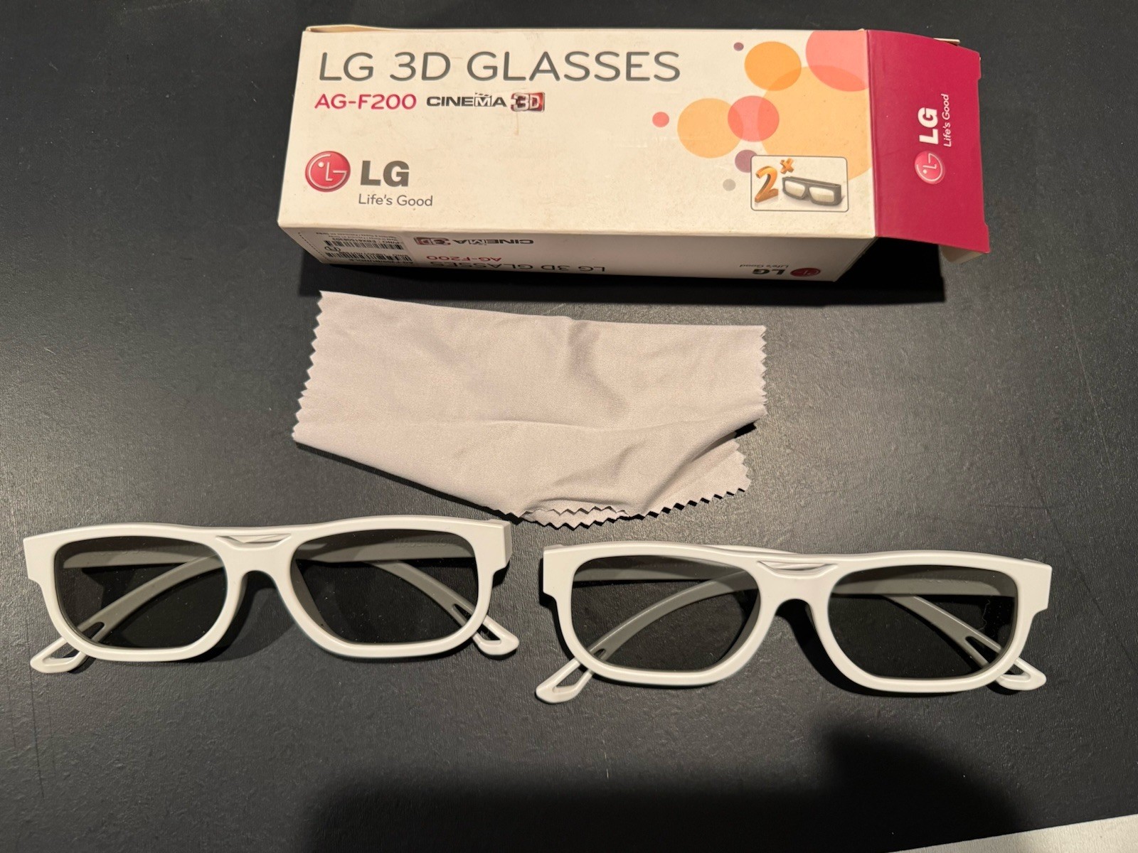 LG 3D AG-F200 Cinema Glasses. White Pair.