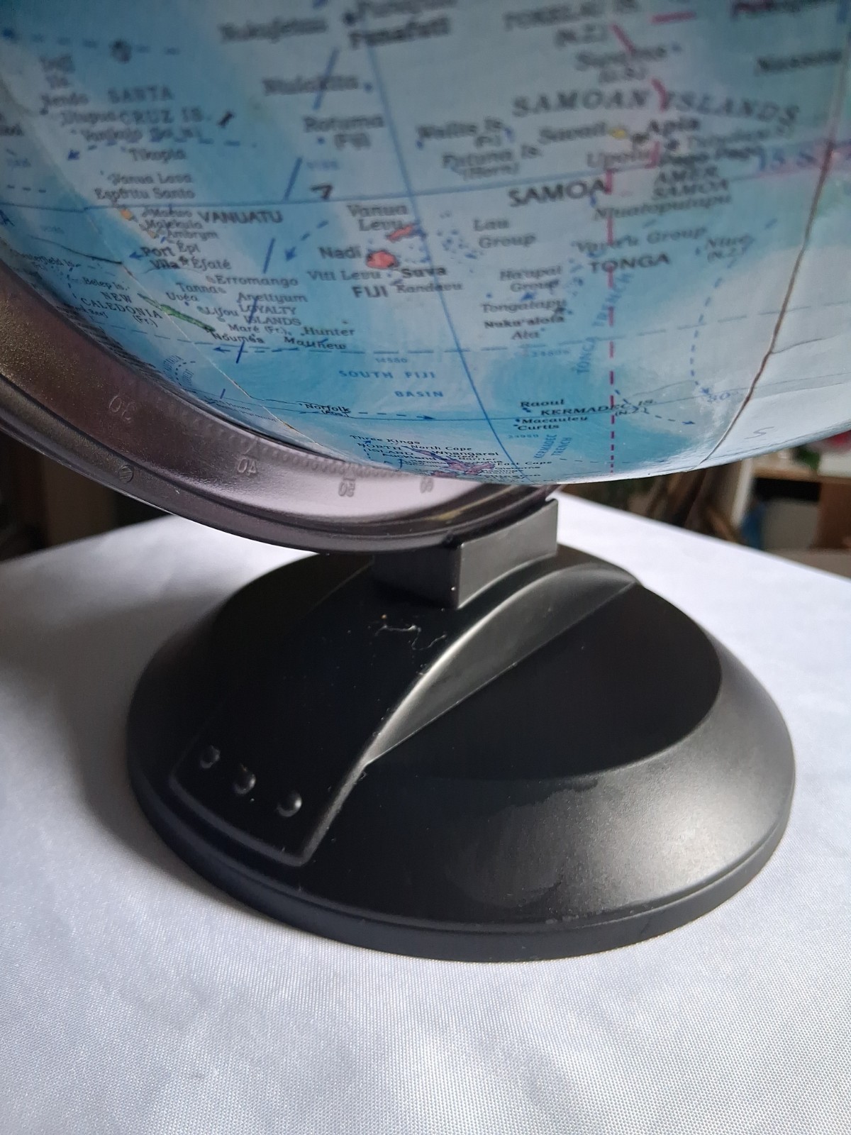 GlobeMaster 12" Tabletop Rotating Multicolor World Globe *see aging As Is*