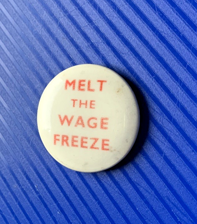 MELT THE WAGE FREEZE  POLITICAL BADGE - 30 mm  "FREE UK DELIVERY"