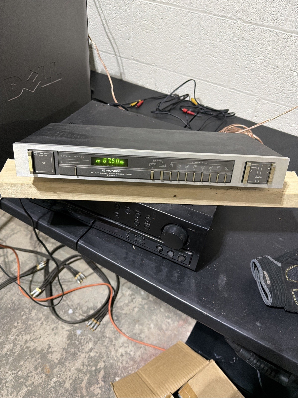 Vintage Pioneer TX-950 FM/AM Digital Synthesized Tuner Vintage Rare Powers On