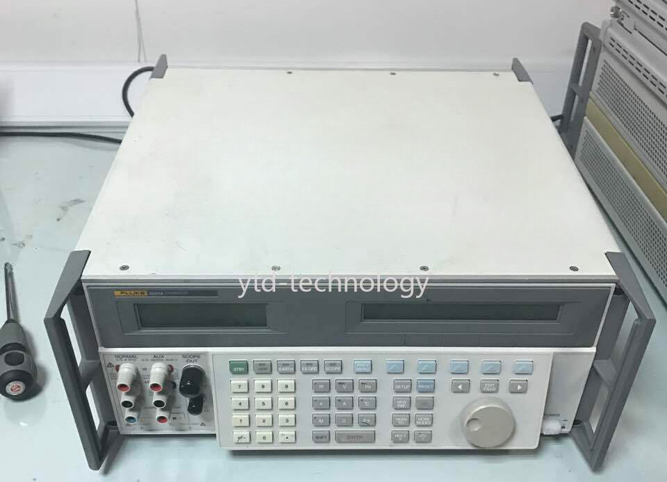 Fluke 5500A Multi-Function Calibrator/