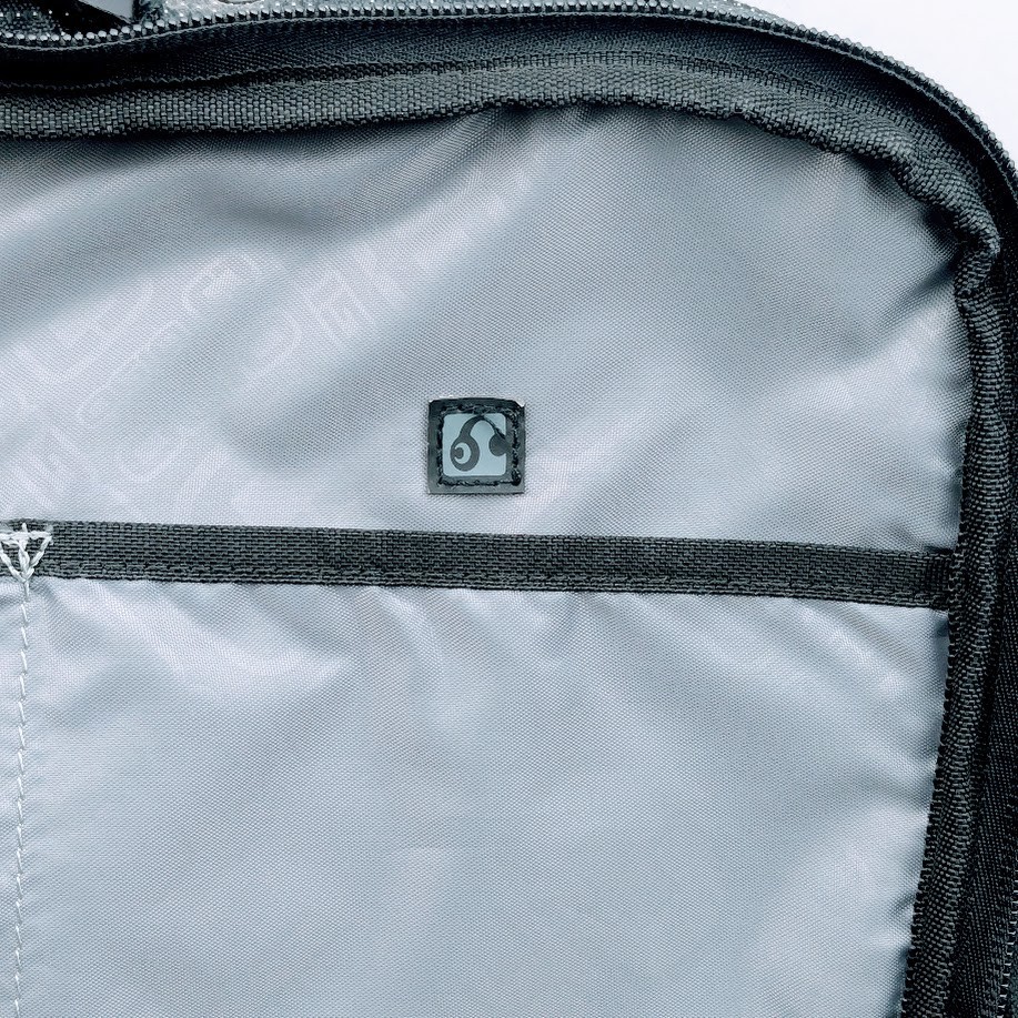 Ogio Technologio, Messenger / Laptop Bag, Two To One Shoulder Strap System, NICE