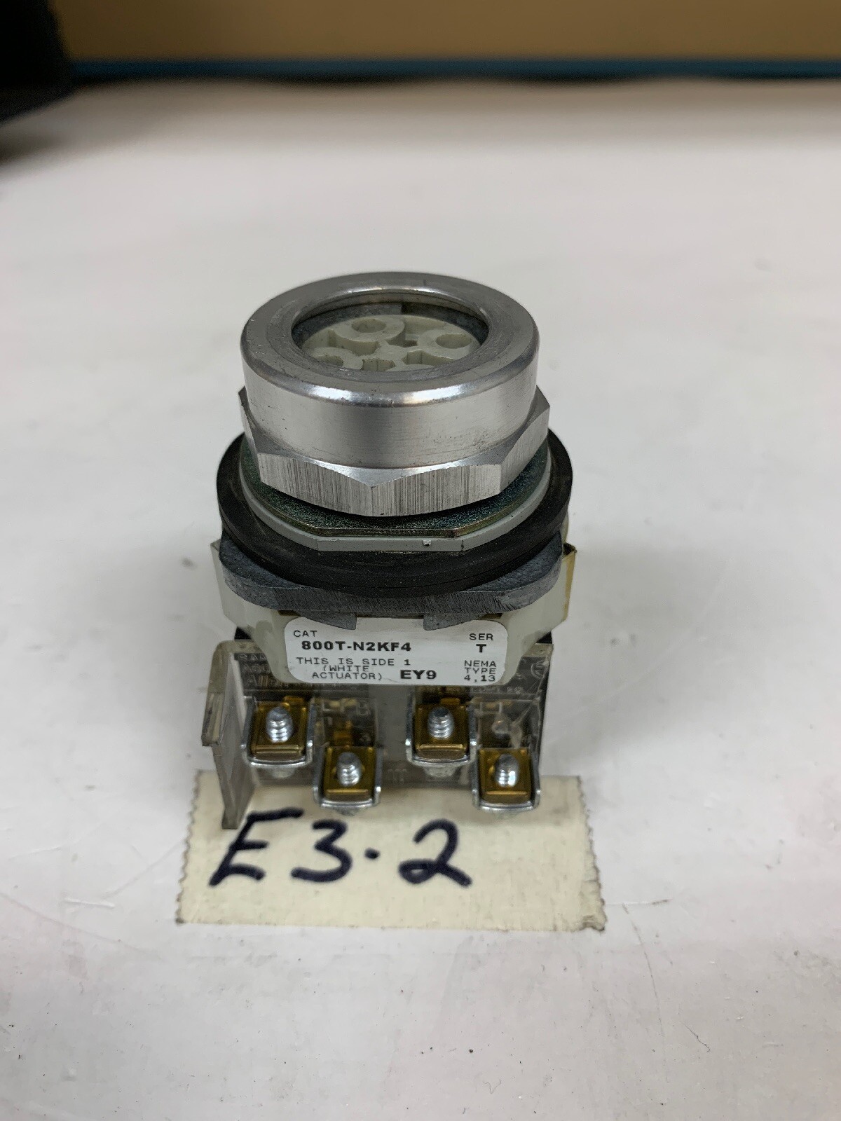 ALLEN BRADLEY 800T-N2KF4 SER T SELECTOR SWITCH FAST SHIPPING!