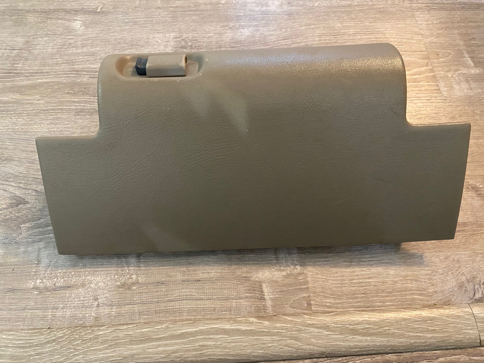 1995 1996 1997 1998-1999 CHEVY GMC TRUCK SILVERADO Yukon Tahoe C/K Glove Box Tan