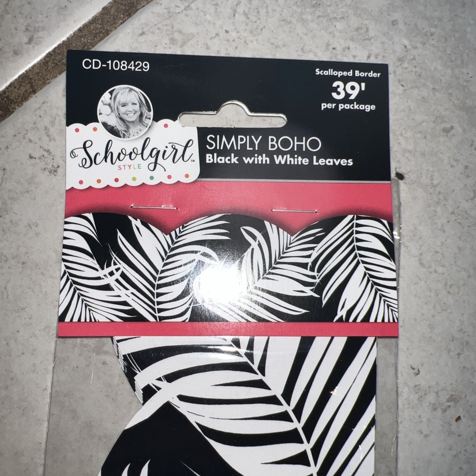 CARSON-DELLOSA 39’ Schoolgirl Style Black & White  Leaf Border SEALED