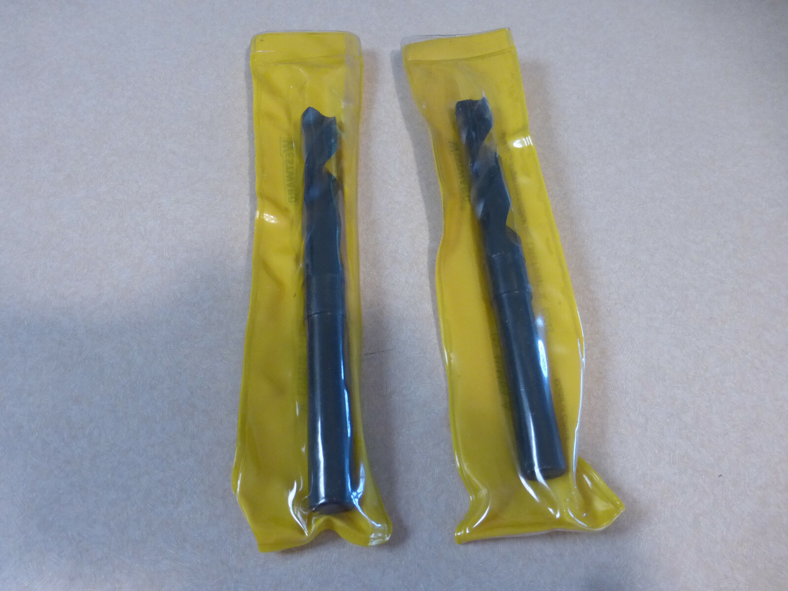 37/64" DIAMETER, 1/2" ROUND SHANK, 118 DEGREE POINT, HSS DRILL BITS *2-PK**4UM63
