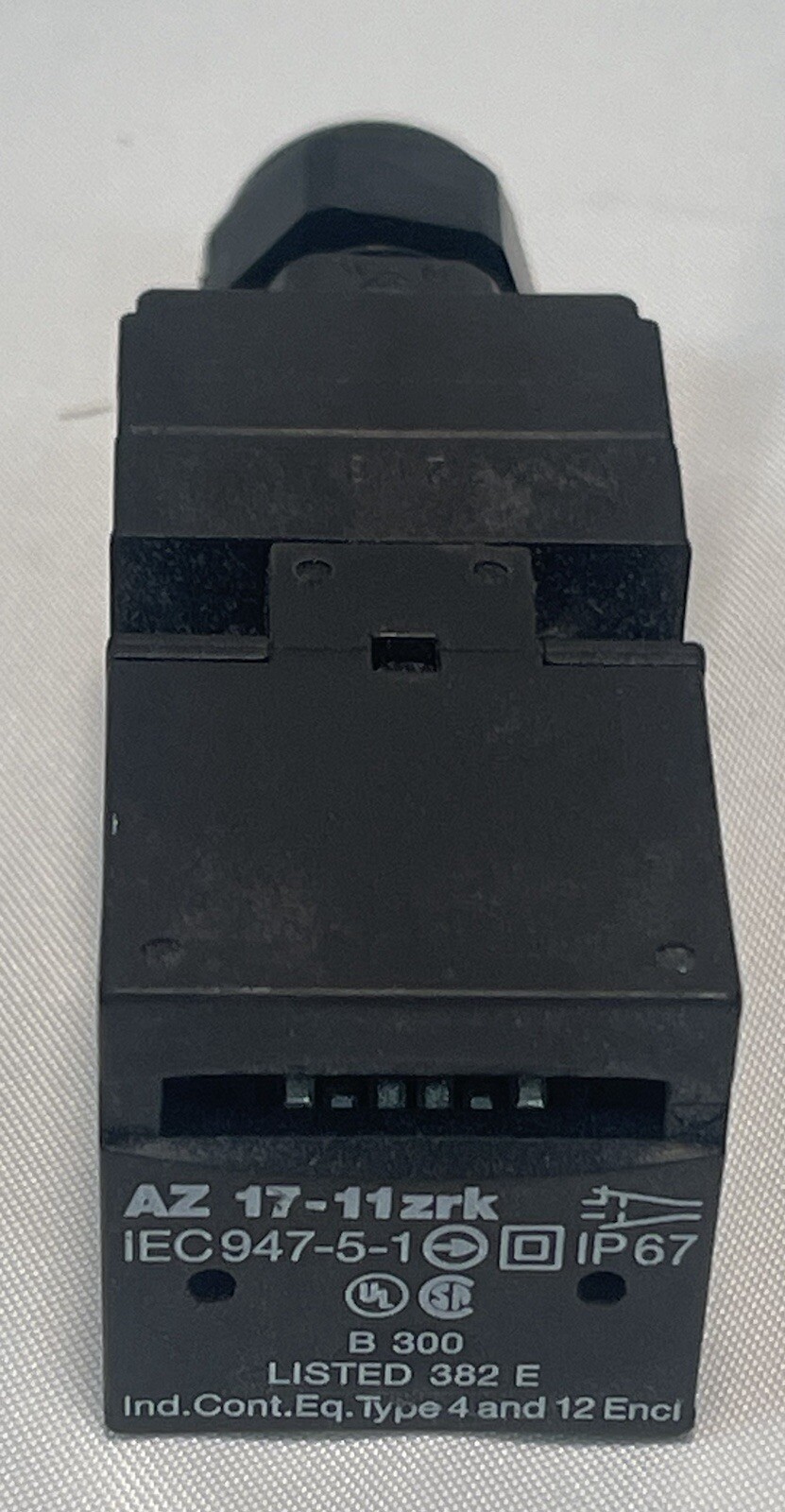 Schmersal AZ 17-11zrk Safety Interlock Switch,   NEW,   US Seller