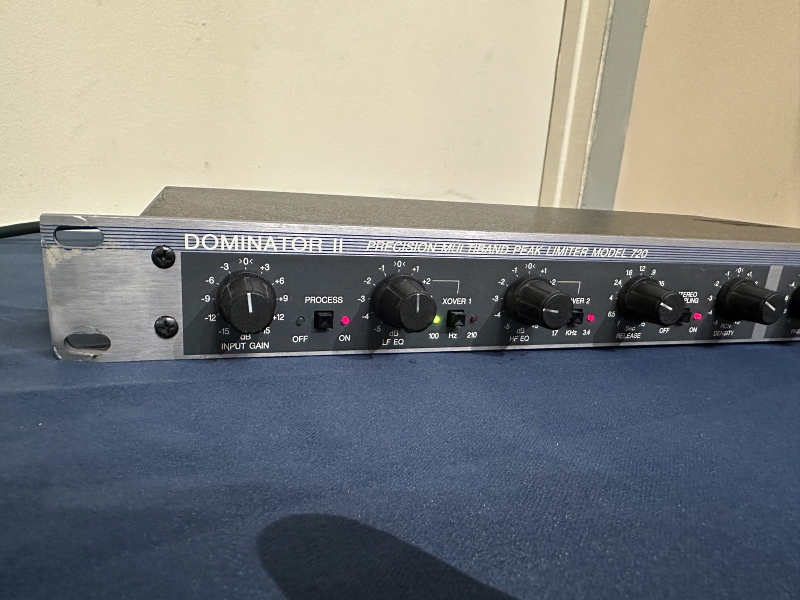 Aphex Model 720 Dominator ll Precision Multiband Peak Limiter Working