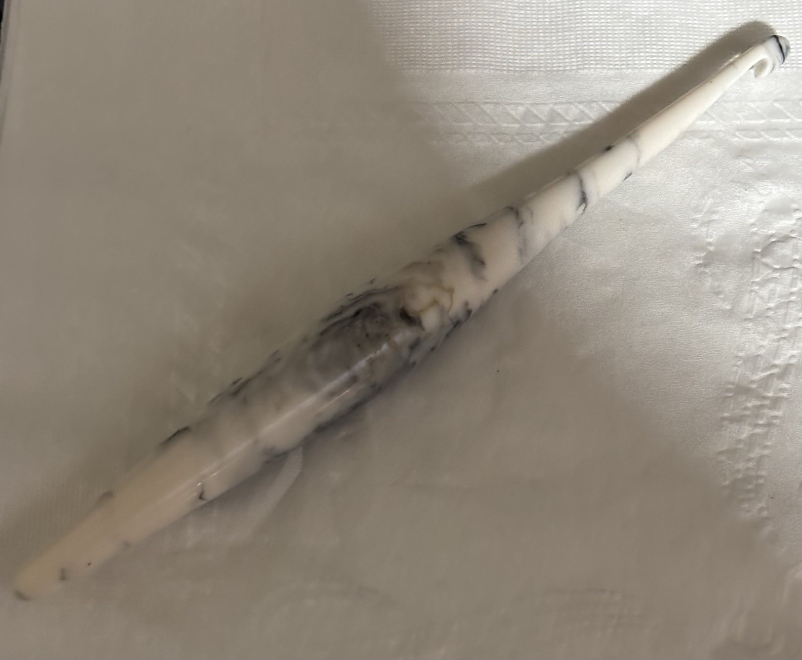 Furls 5.5mm(I) streamline swirl resin crochet hook