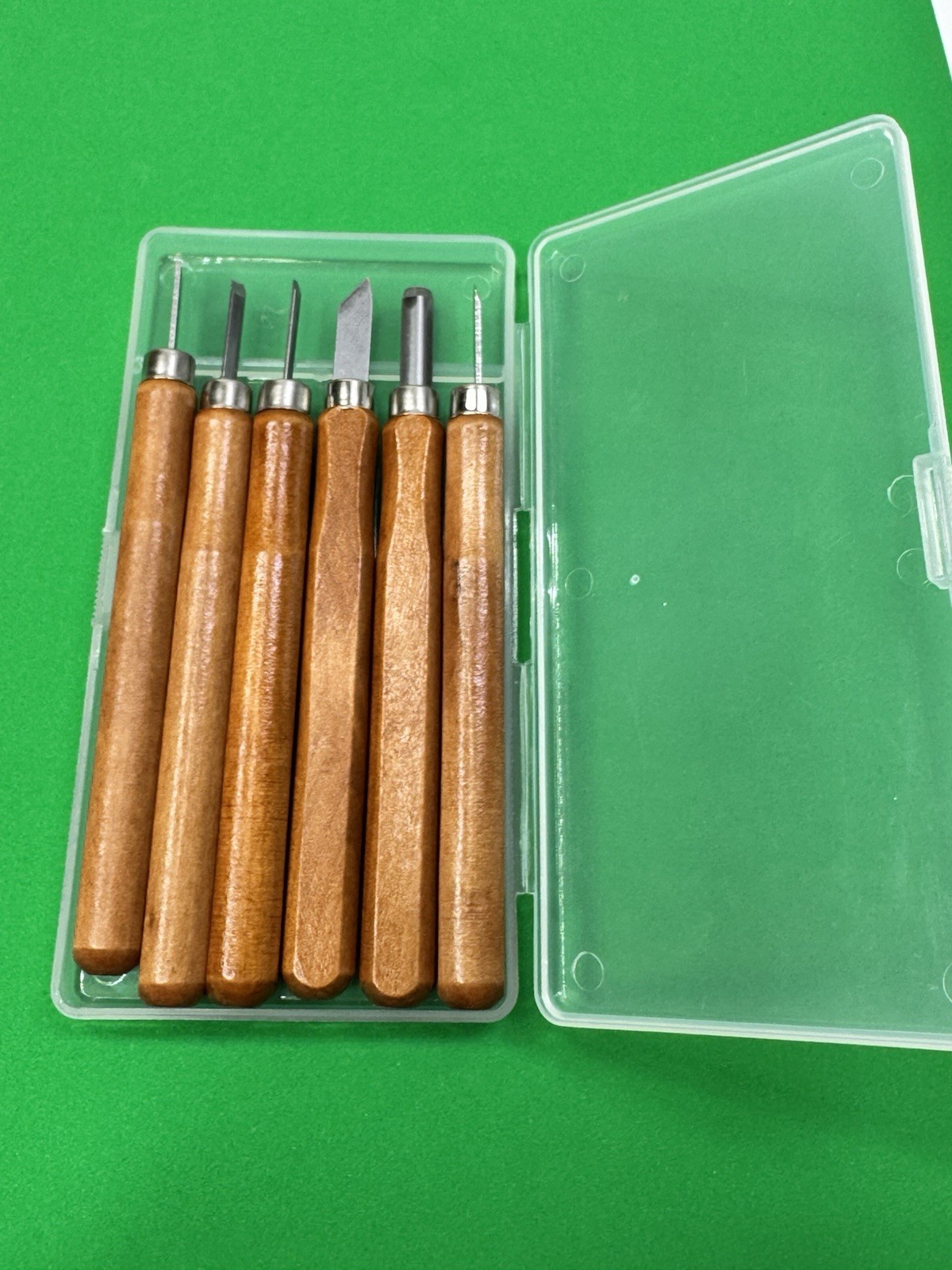 Wood Carving Chisel Knife Set with Wooden Handles, 5 Pieces in Plastic Case