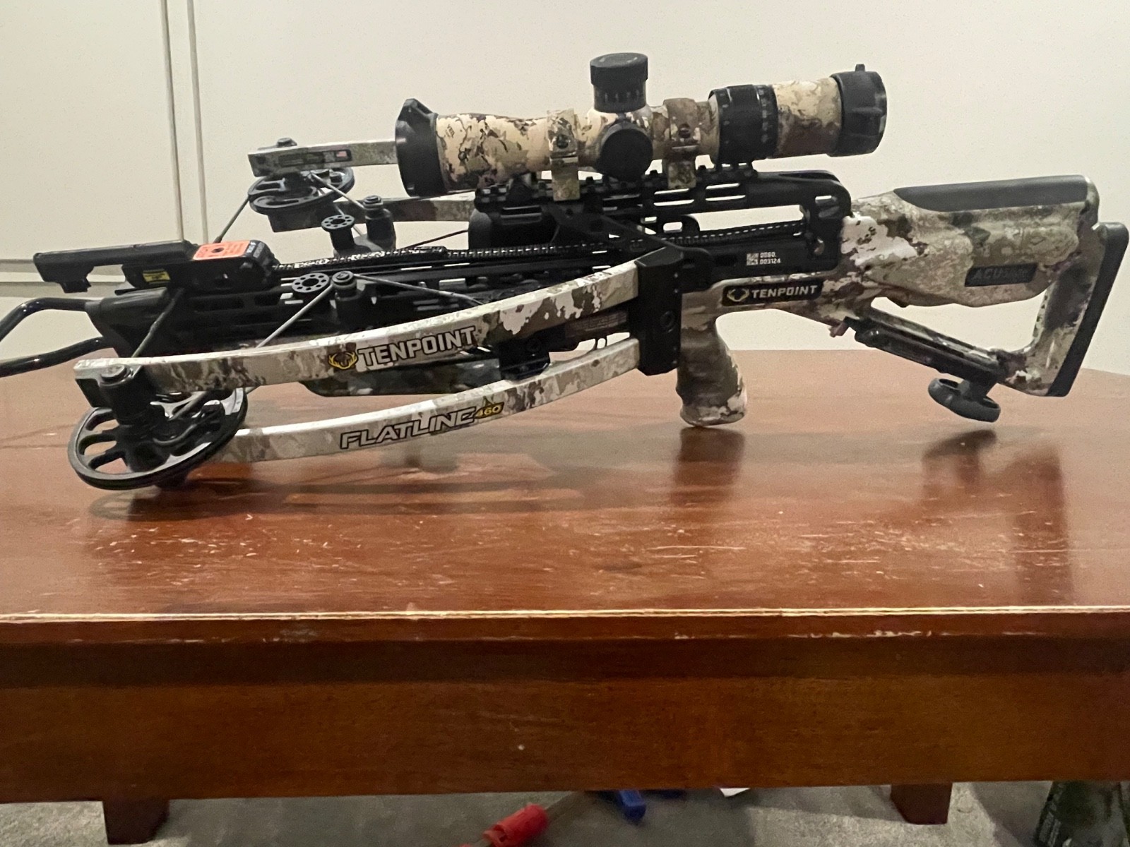 10 Point 460 Flatline compact crossbow with 6 bolts and case. Never fired.