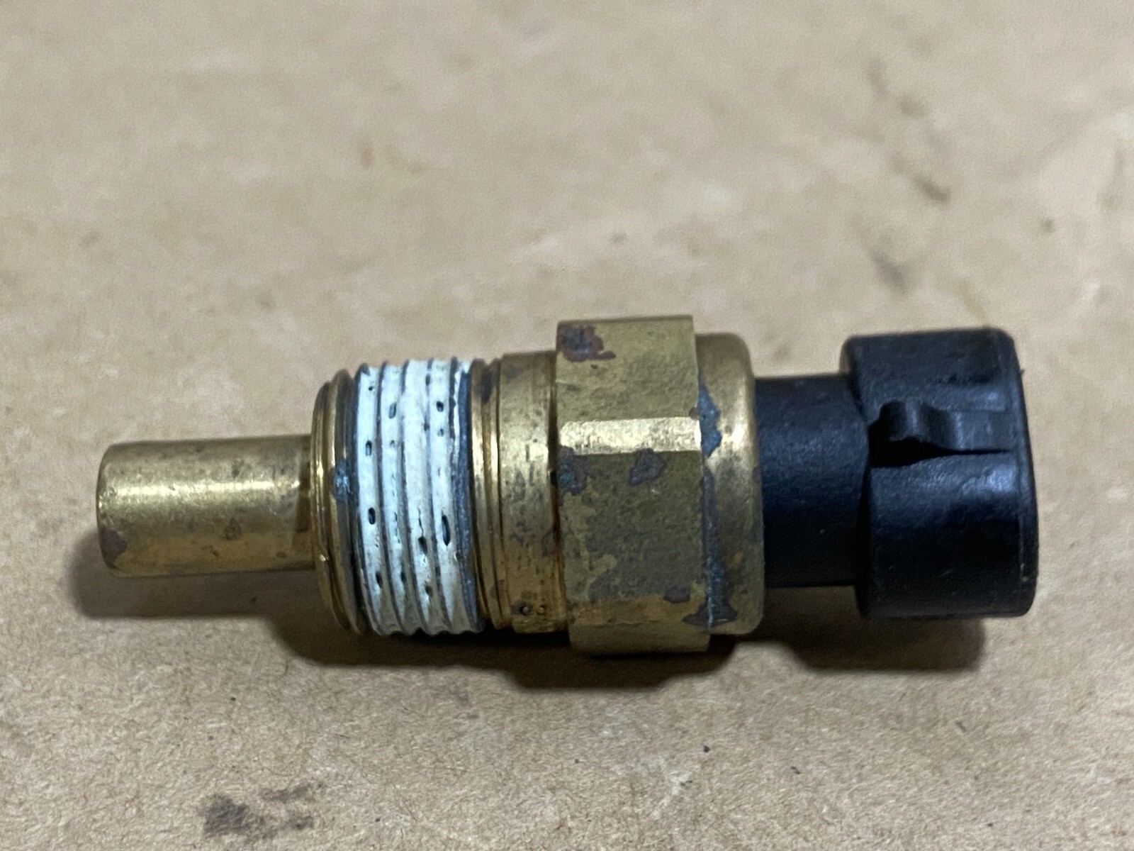 Mopar 33004281 Engine Coolant Temperature Sensor -- NOS OEM