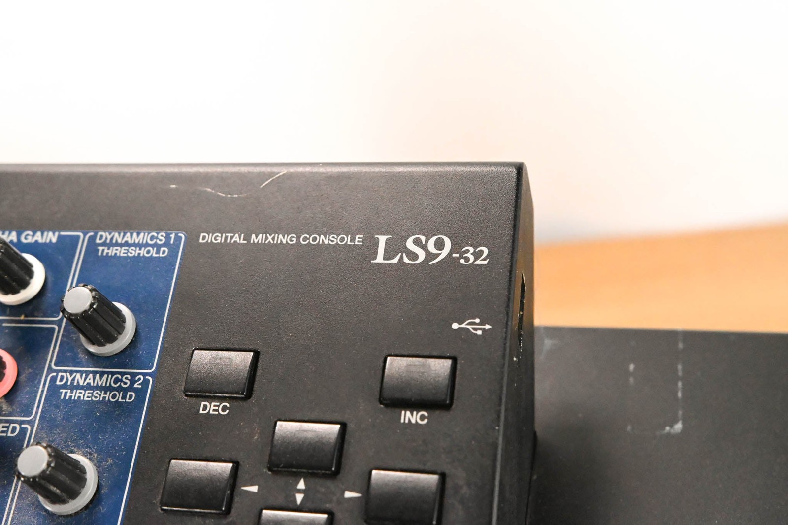 Yamaha LS9-32 32-Input Digital Mixing Console CG01Y2B