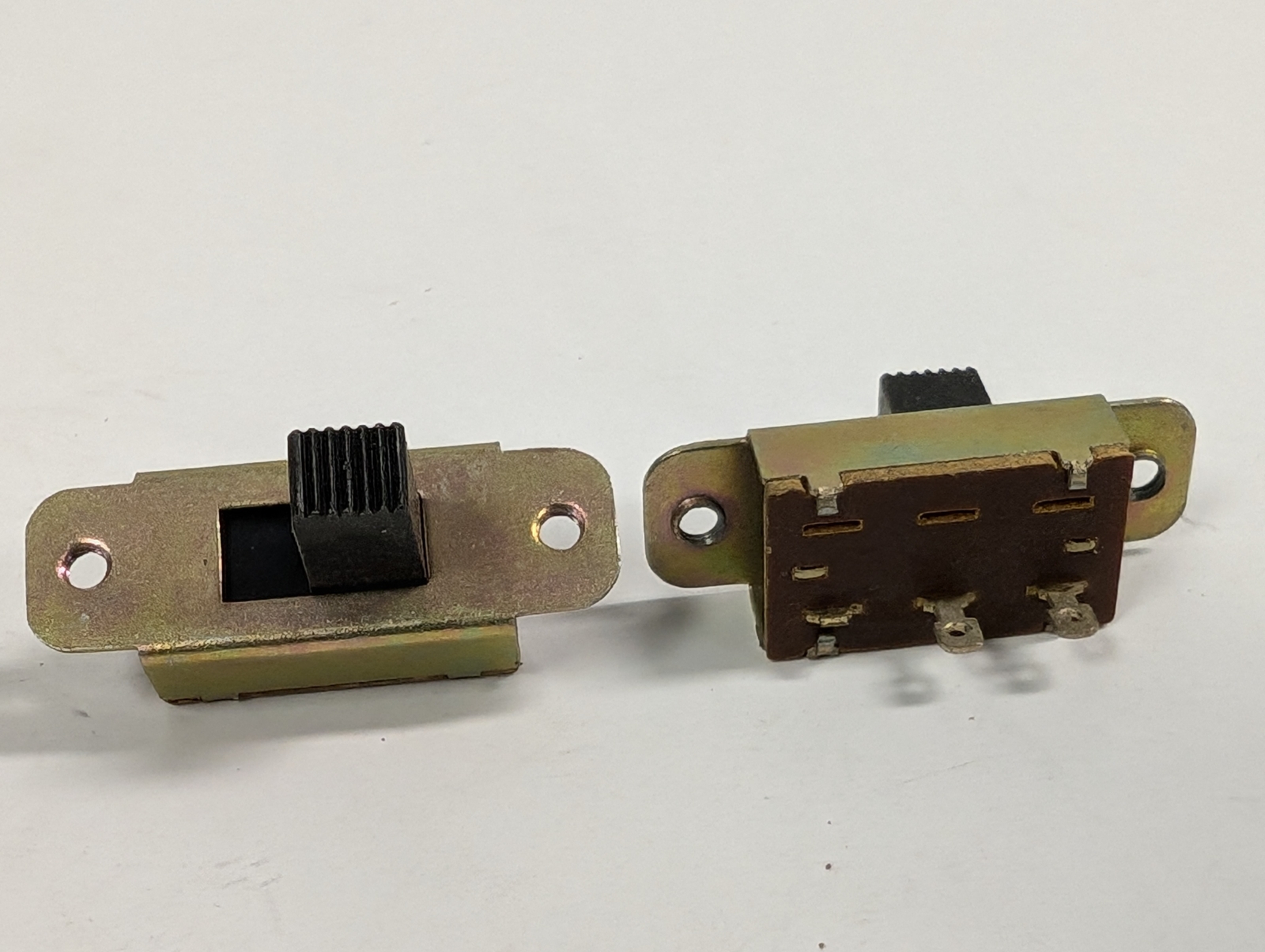 SPST (ON-OFF) SLIDE SWITCH (2 PIECES PER BAG)