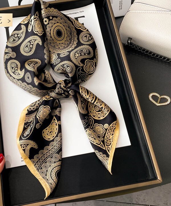 100% Mulberry Silk Scarf Women Square Wrap Neckerchief 68*68cm Bandana Q43